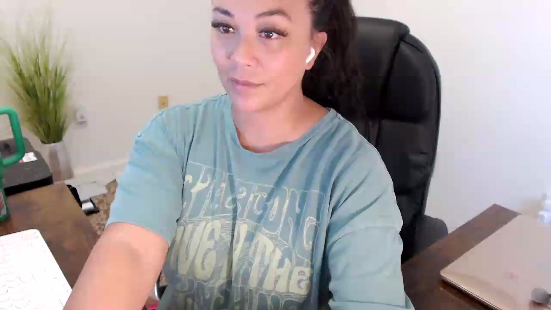 Gallery image thumbnail from MickaylaStar's myfreecams stream on, 07/09/2026, 17:04 image 1 of 20