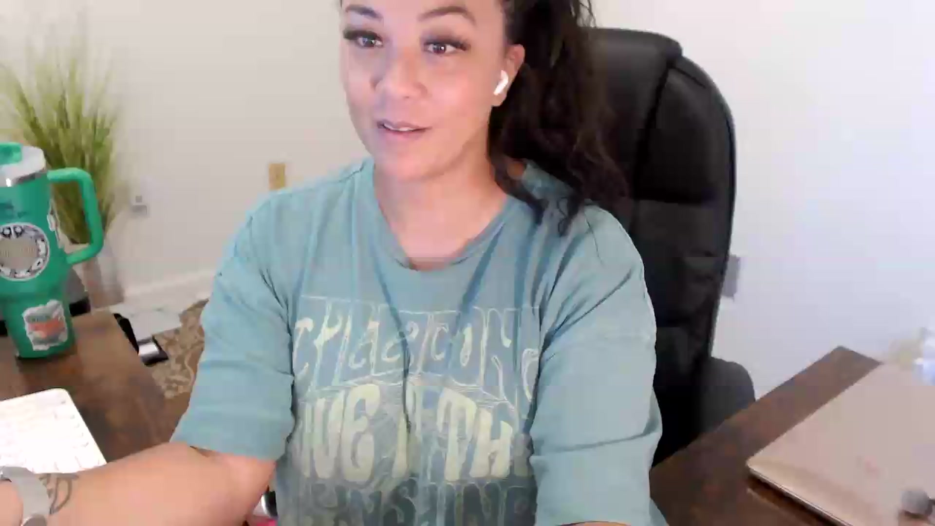 Gallery image thumbnail from MickaylaStar's myfreecams stream on, 07/09/2026, 17:04 image 18 of 20