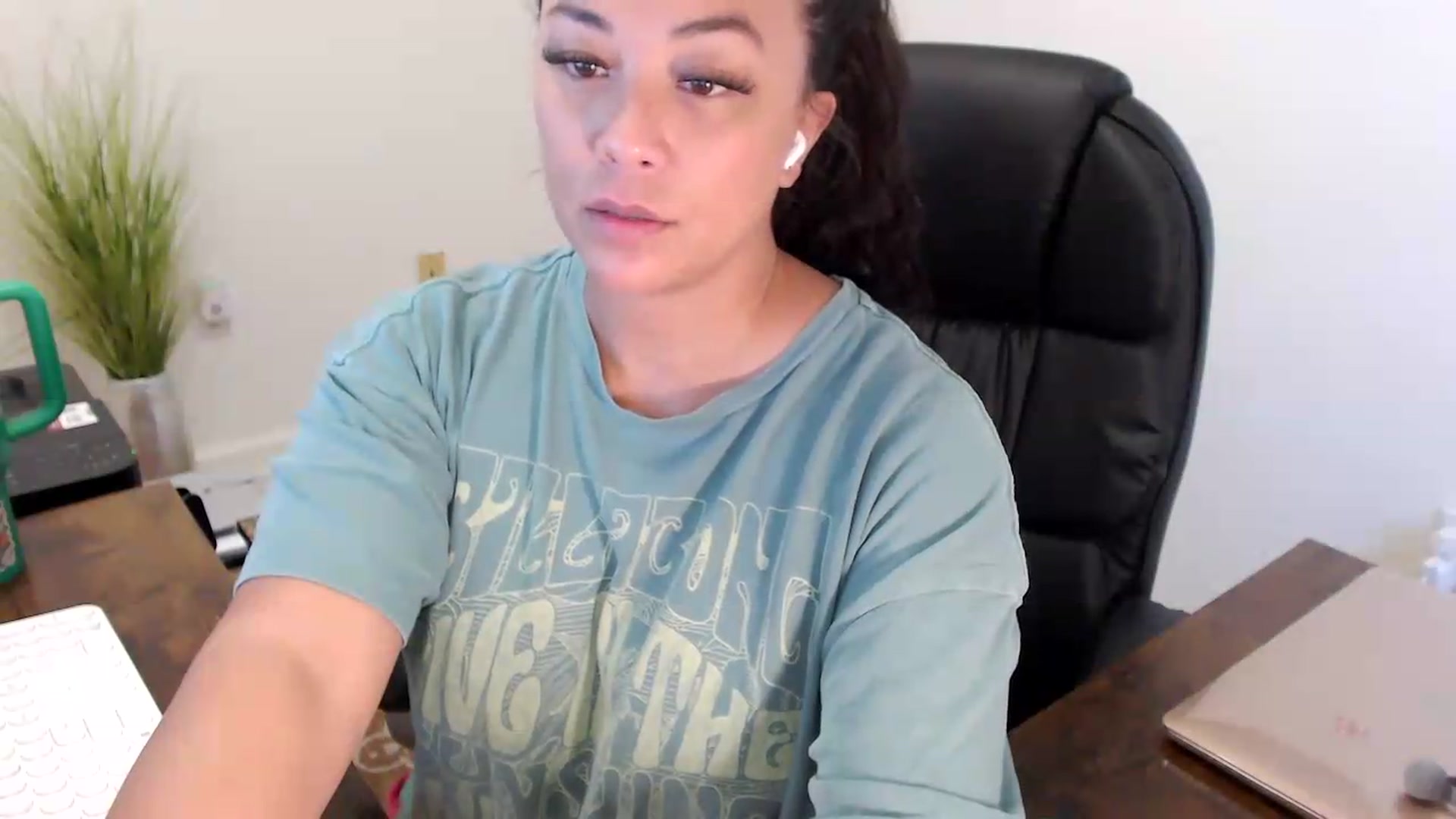 Gallery image thumbnail from MickaylaStar's myfreecams stream on, 07/09/2026, 17:04 image 6 of 20