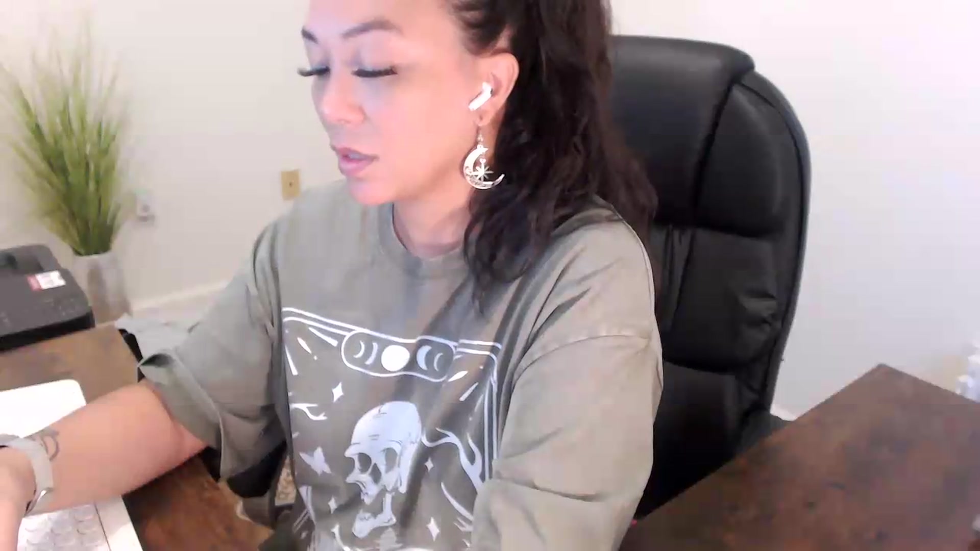 Gallery image thumbnail from MickaylaStar's myfreecams stream on, 07/10/2026, 13:19 image 9 of 20
