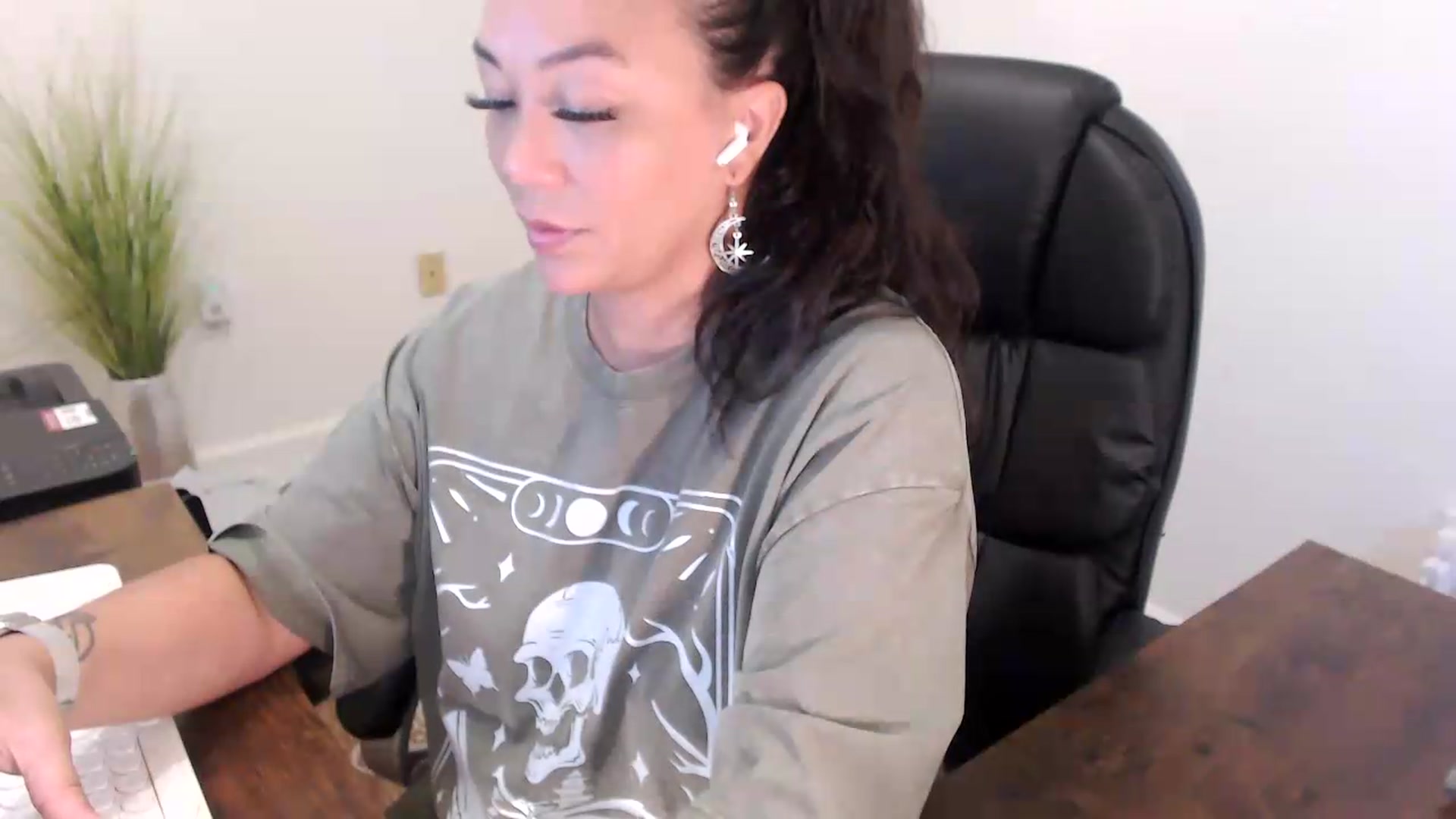 Gallery image thumbnail from MickaylaStar's myfreecams stream on, 07/10/2026, 13:19 image 7 of 20