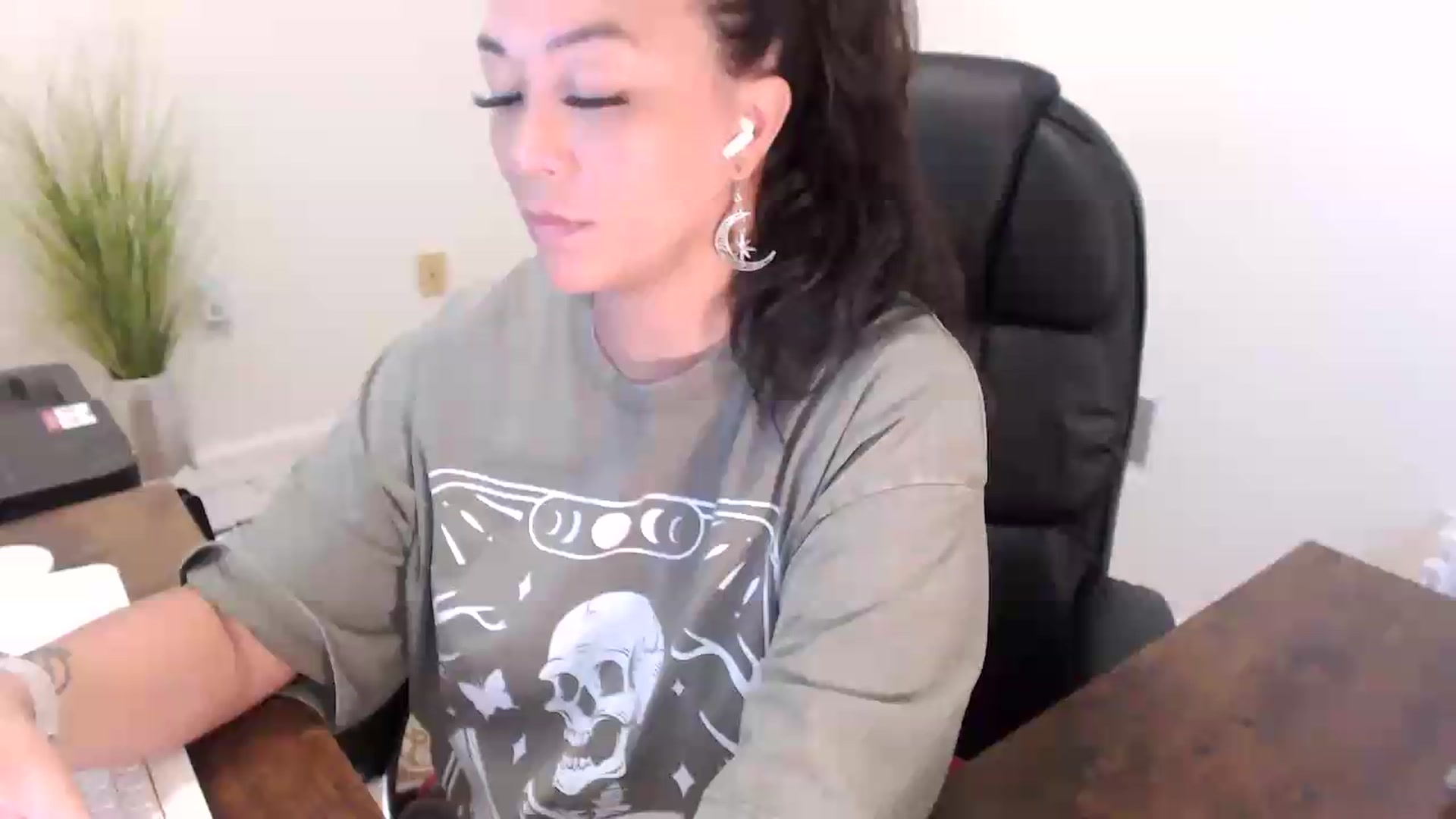 Gallery image thumbnail from MickaylaStar's myfreecams stream on, 07/10/2026, 13:19 image 1 of 20
