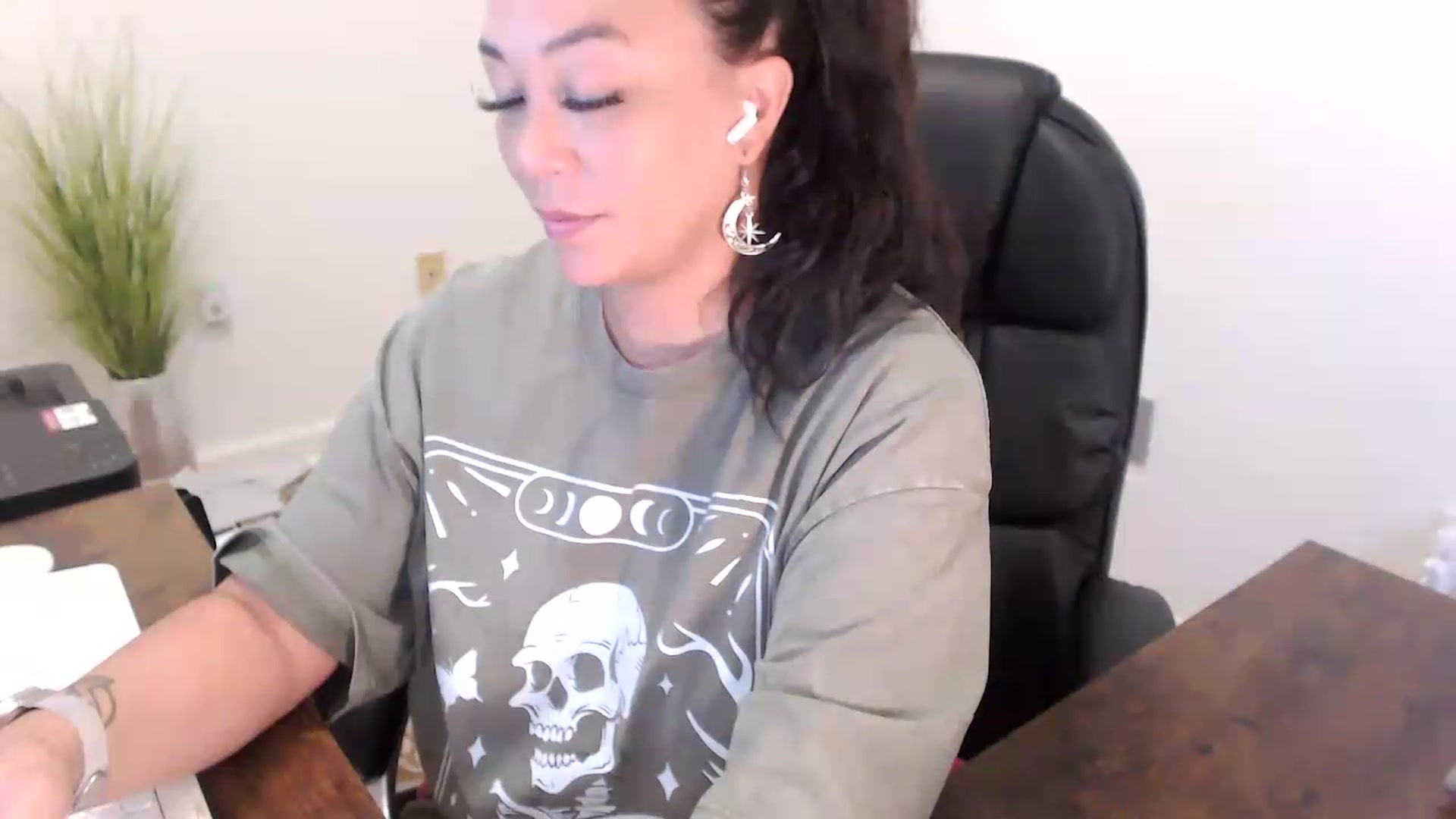 Gallery image thumbnail from MickaylaStar's myfreecams stream on, 07/10/2026, 13:19 image 5 of 20