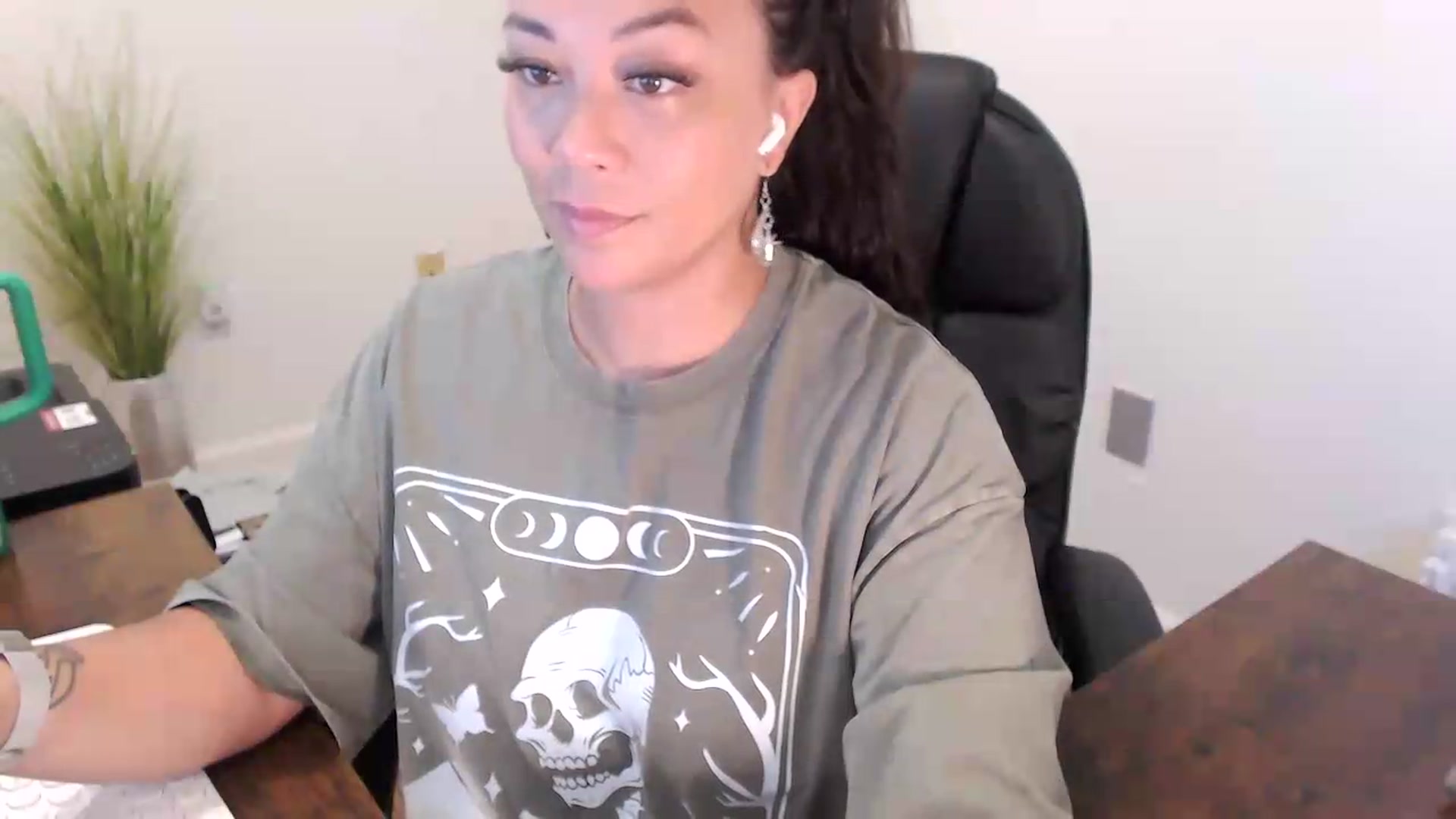 Gallery image thumbnail from MickaylaStar's myfreecams stream on, 07/10/2026, 13:19 image 14 of 20