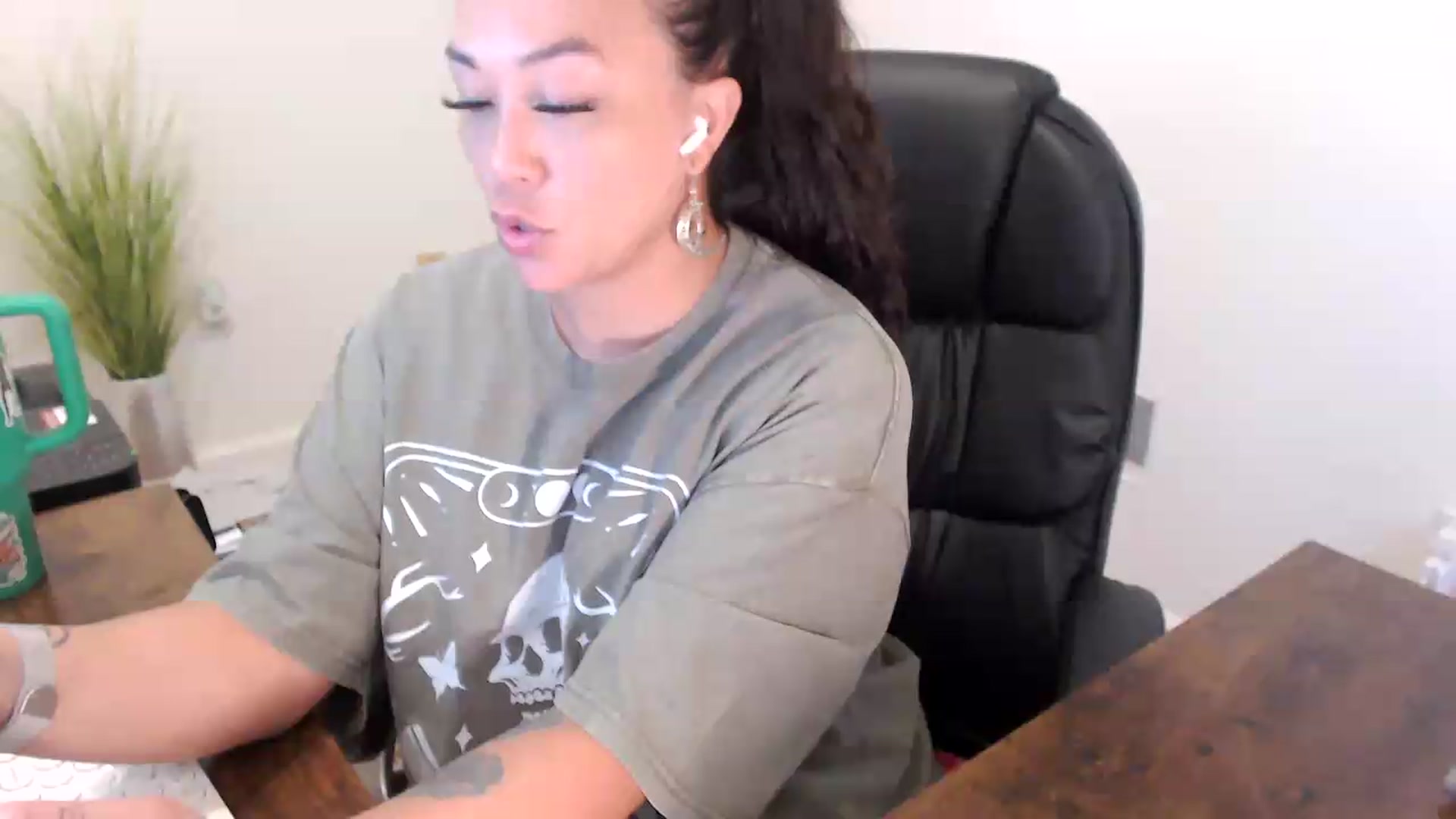 Gallery image thumbnail from MickaylaStar's myfreecams stream on, 07/10/2026, 13:19 image 20 of 20