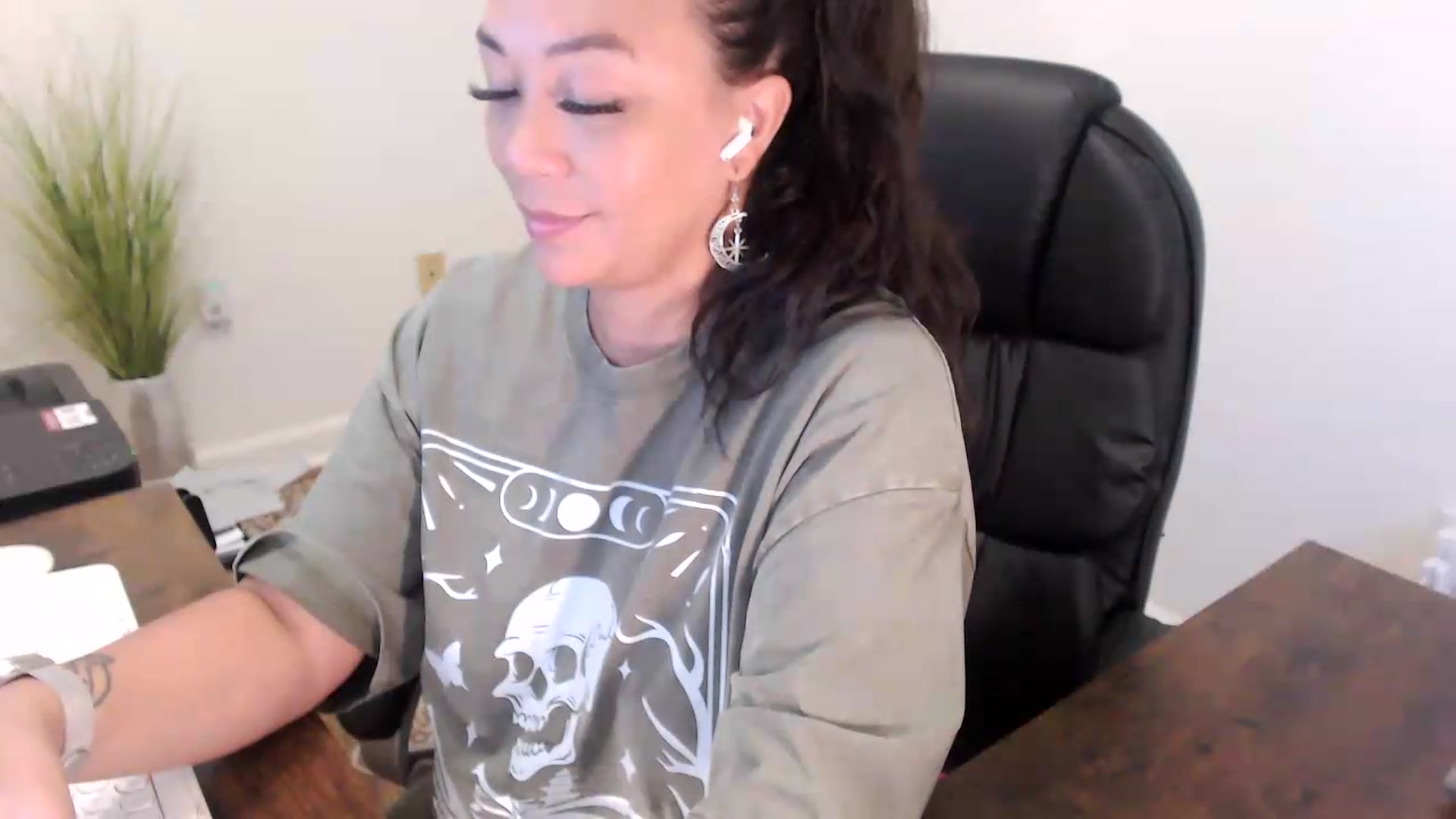 Gallery image thumbnail from MickaylaStar's myfreecams stream on, 07/10/2026, 13:19 image 6 of 20