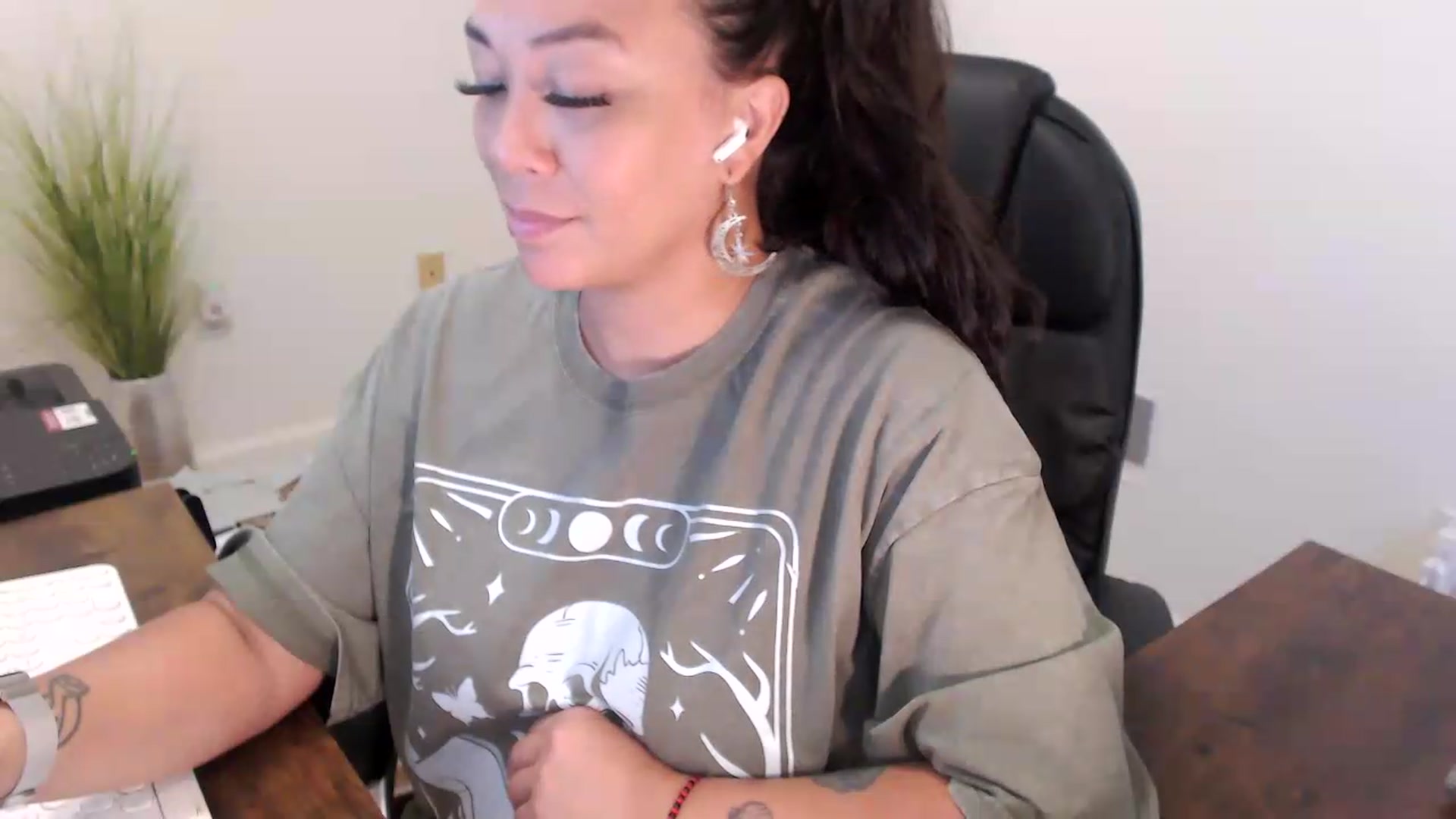Gallery image thumbnail from MickaylaStar's myfreecams stream on, 07/10/2026, 13:19 image 12 of 20