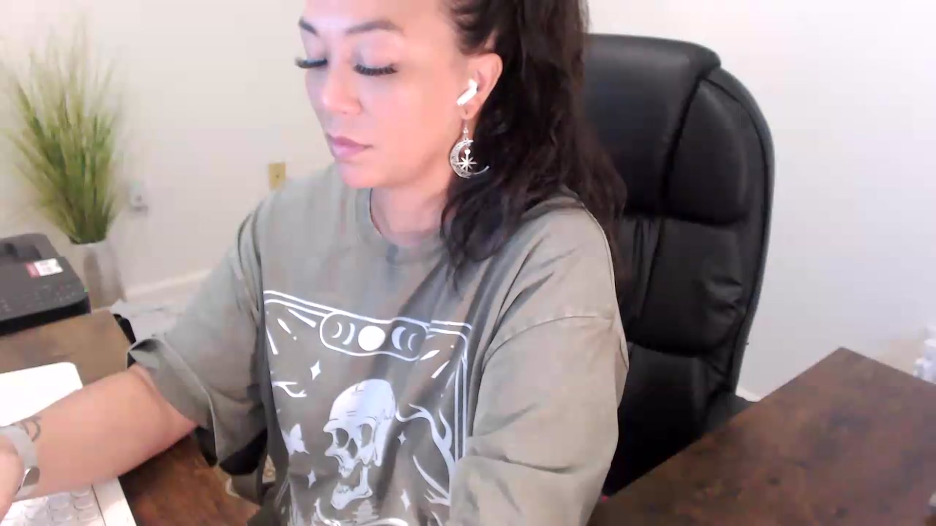 Gallery image thumbnail from MickaylaStar's myfreecams stream on, 07/10/2026, 13:19 image 8 of 20