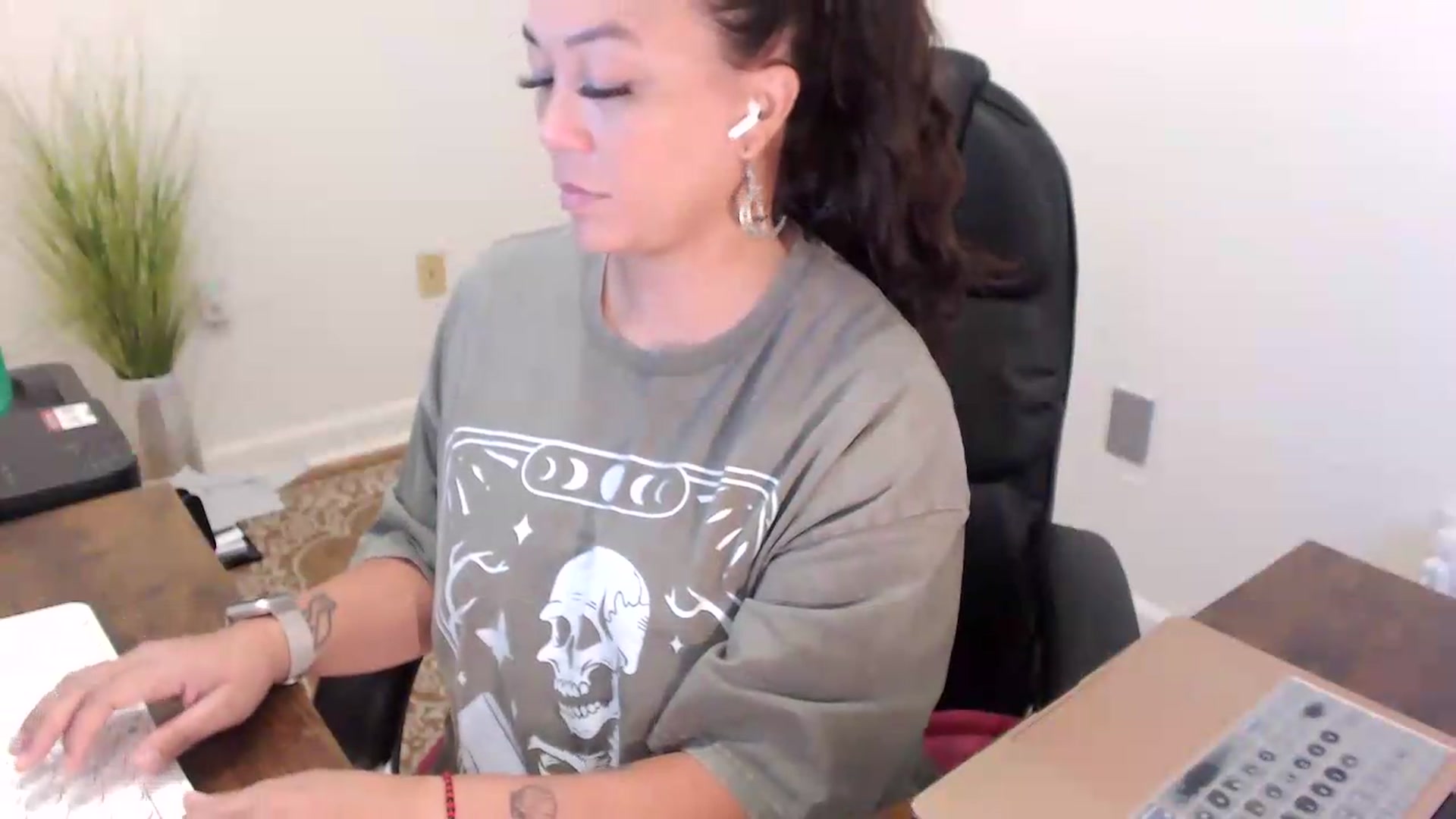 Gallery image thumbnail from MickaylaStar's myfreecams stream on, 07/10/2026, 14:04 image 2 of 20
