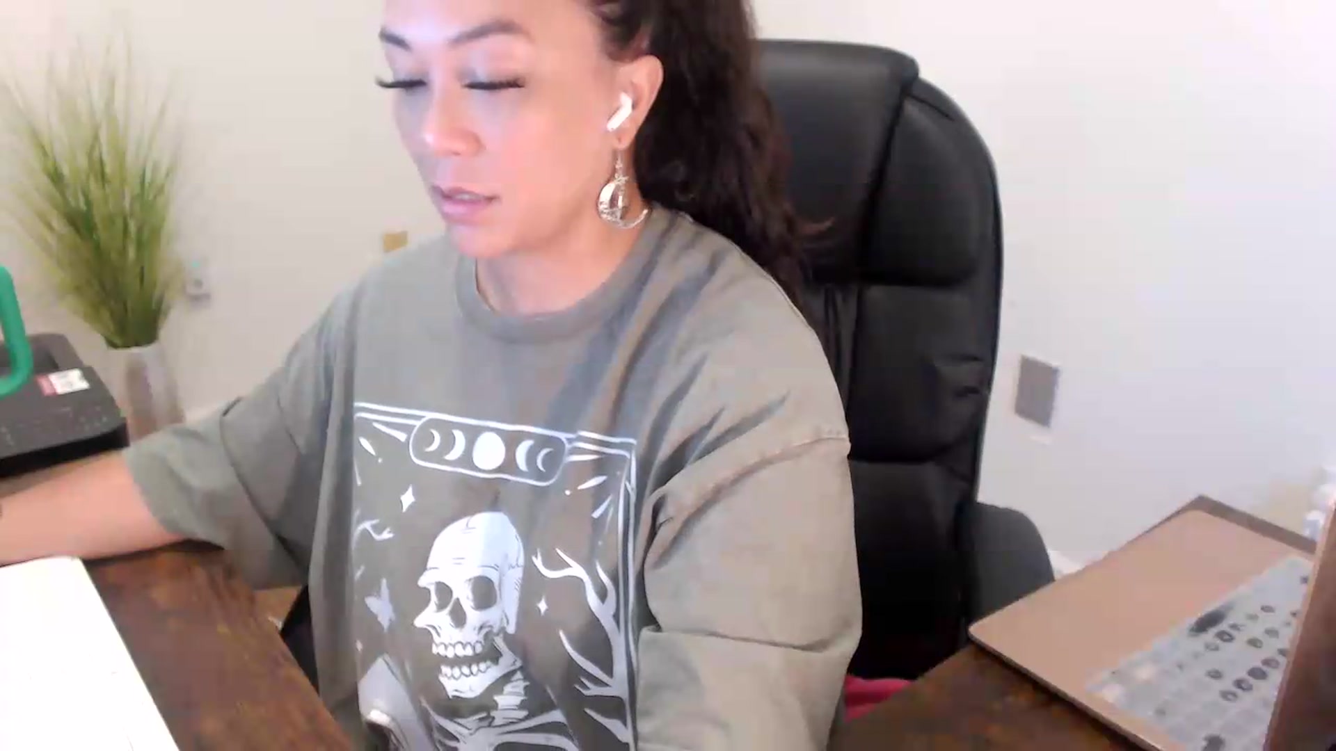 Gallery image thumbnail from MickaylaStar's myfreecams stream on, 07/10/2026, 14:04 image 14 of 20