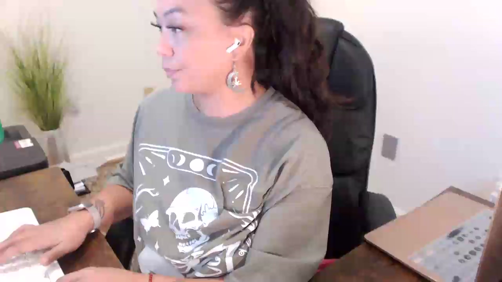Gallery image thumbnail from MickaylaStar's myfreecams stream on, 07/10/2026, 14:04 image 5 of 20