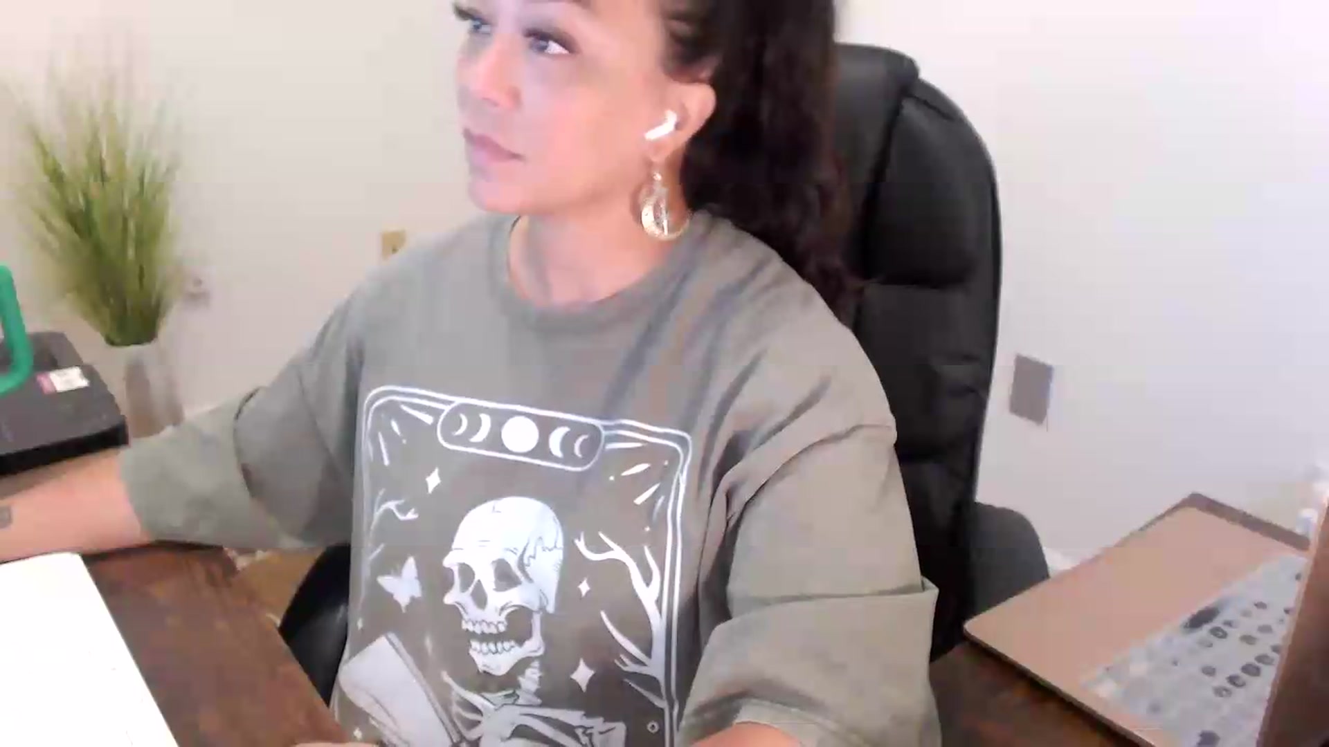 Gallery image thumbnail from MickaylaStar's myfreecams stream on, 07/10/2026, 14:04 image 16 of 20