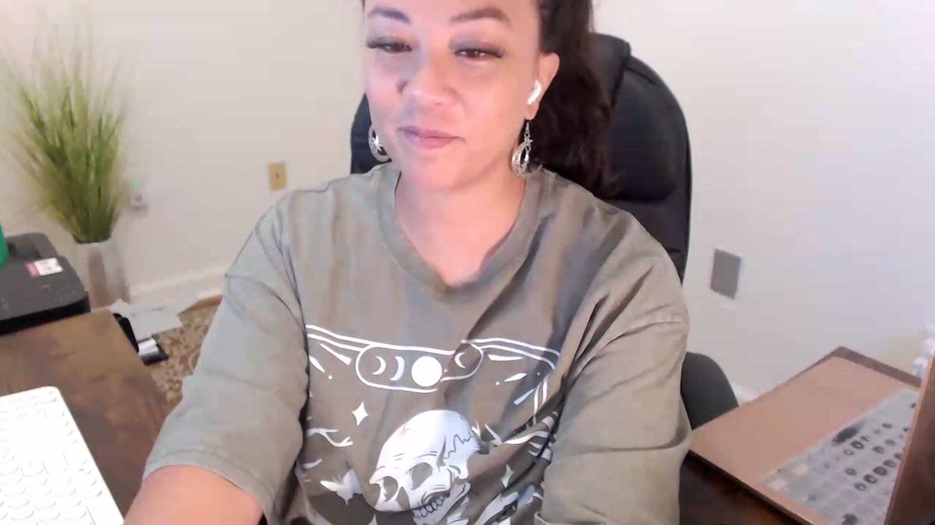 Gallery image thumbnail from MickaylaStar's myfreecams stream on, 07/10/2026, 14:04 image 6 of 20