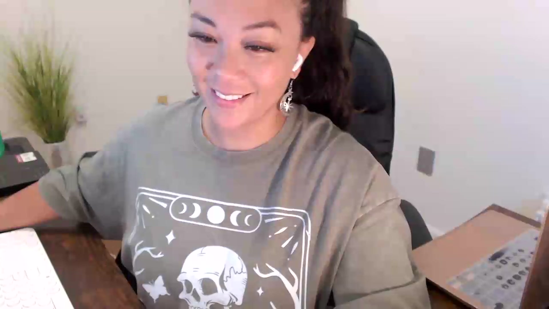 Gallery image thumbnail from MickaylaStar's myfreecams stream on, 07/10/2026, 14:04 image 11 of 20