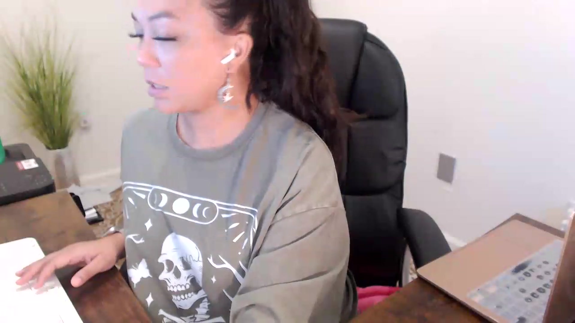 Gallery image thumbnail from MickaylaStar's myfreecams stream on, 07/10/2026, 14:04 image 3 of 20
