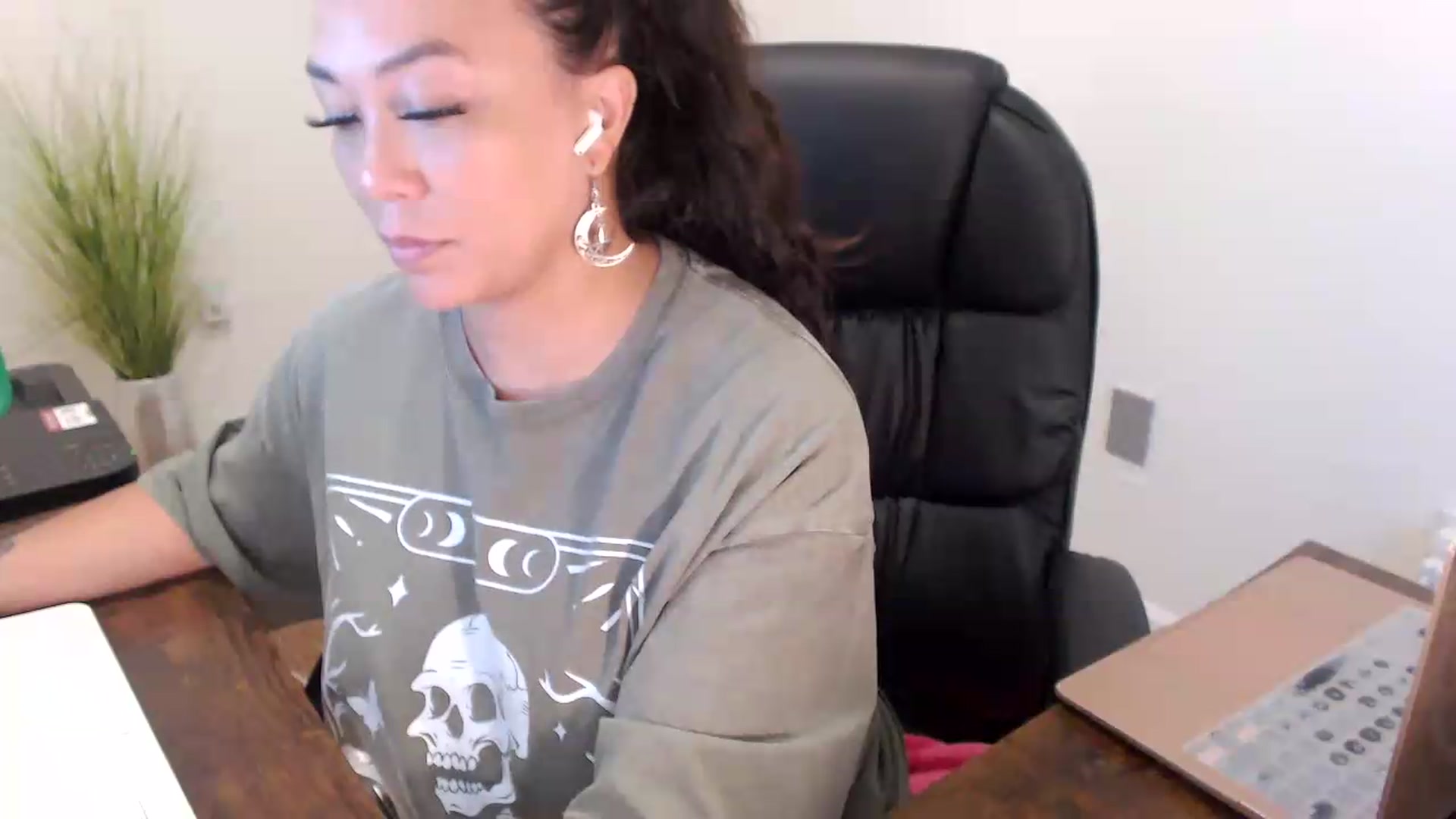 Gallery image thumbnail from MickaylaStar's myfreecams stream on, 07/10/2026, 14:04 image 10 of 20