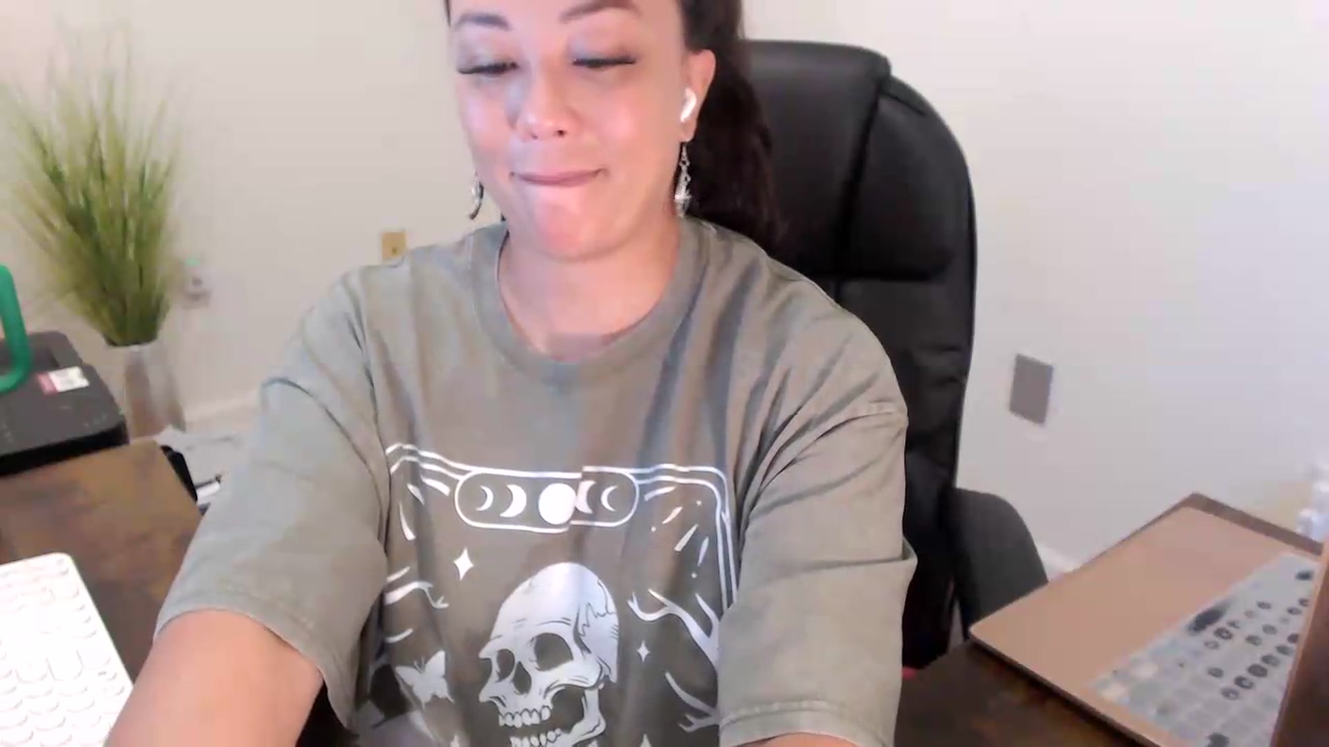 Gallery image thumbnail from MickaylaStar's myfreecams stream on, 07/10/2026, 14:04 image 20 of 20