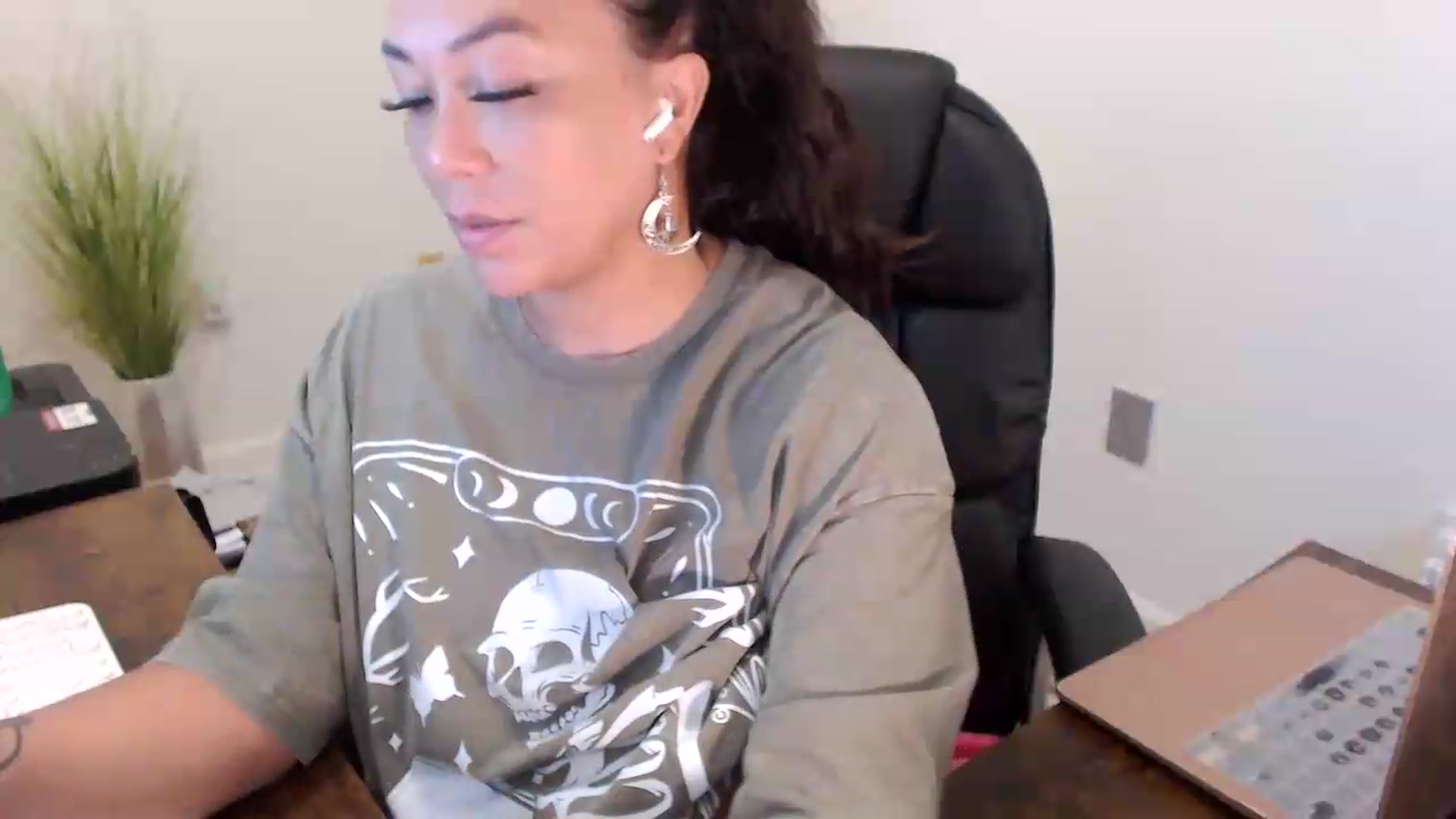 Gallery image thumbnail from MickaylaStar's myfreecams stream on, 07/10/2026, 14:04 image 4 of 20