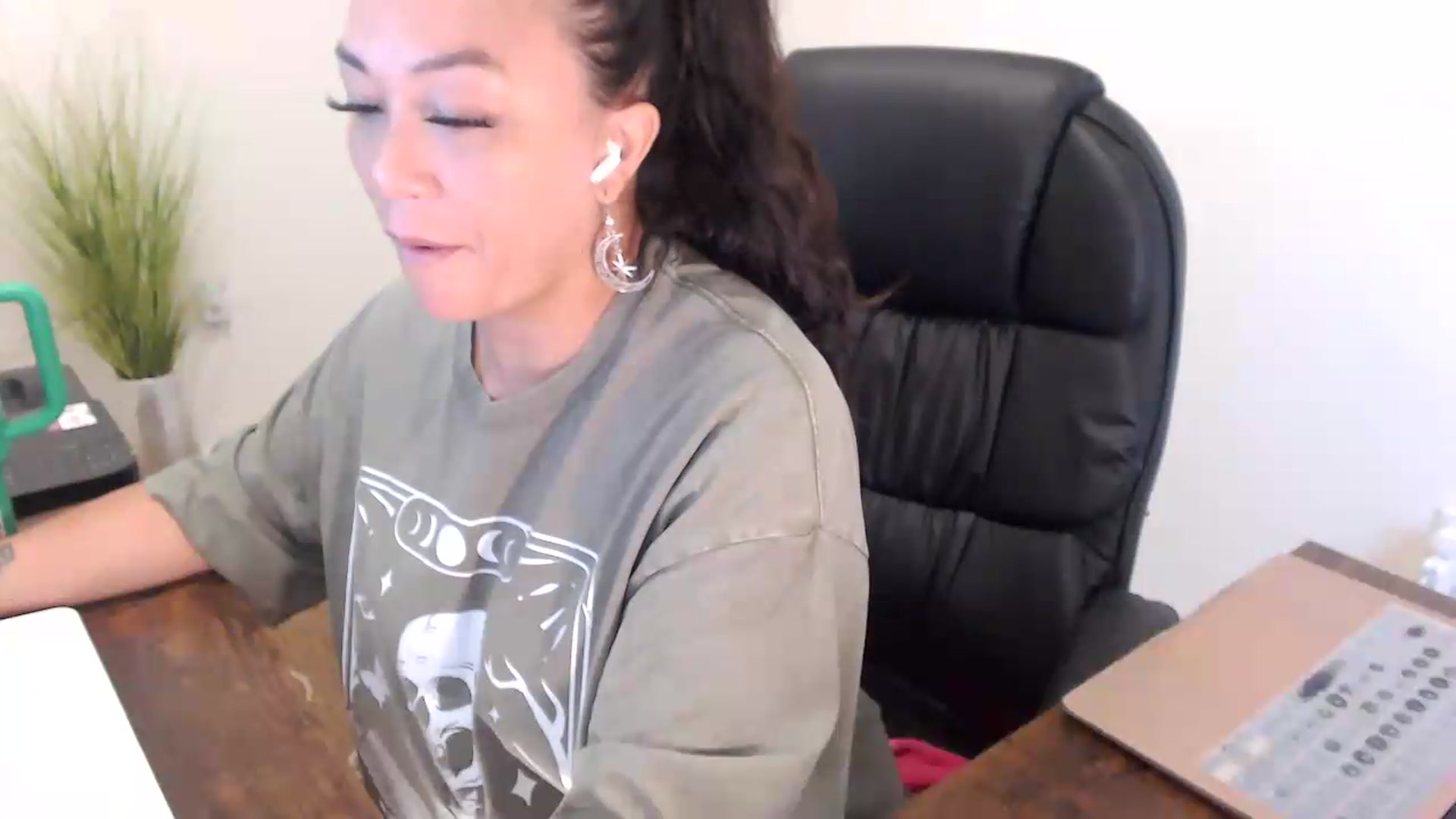 Gallery image thumbnail from MickaylaStar's myfreecams stream on, 07/10/2026, 14:52 image 10 of 20