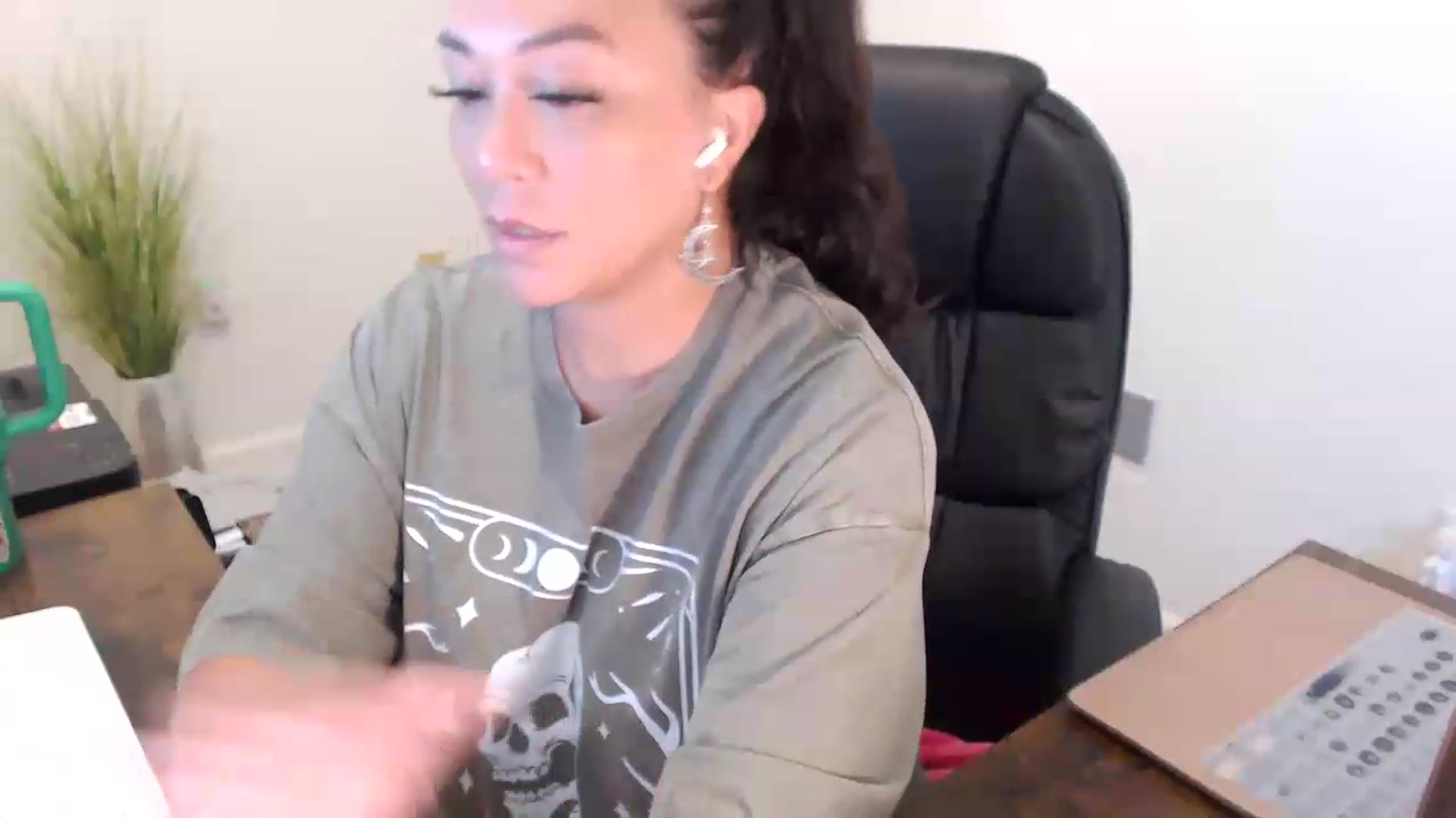 Gallery image thumbnail from MickaylaStar's myfreecams stream on, 07/10/2026, 14:52 image 5 of 20