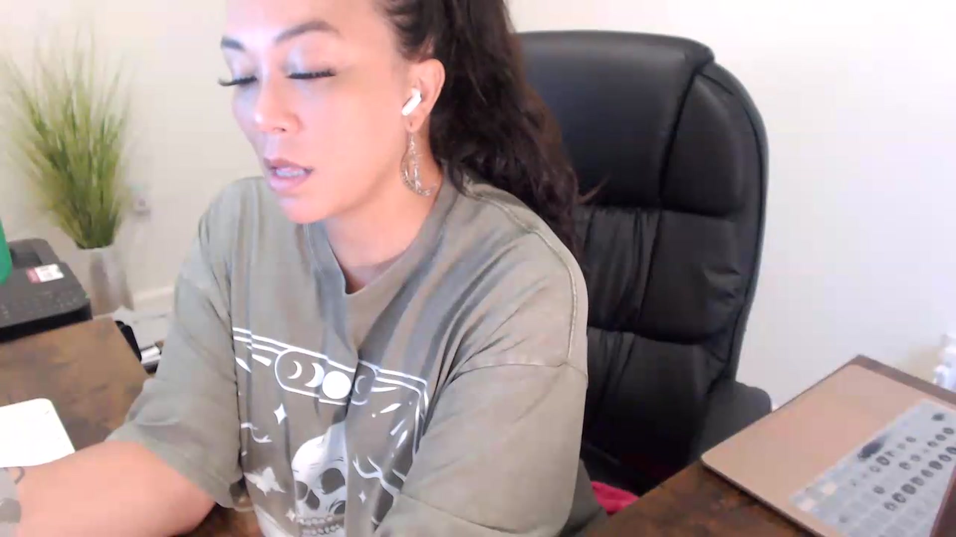 Gallery image thumbnail from MickaylaStar's myfreecams stream on, 07/10/2026, 14:52 image 3 of 20