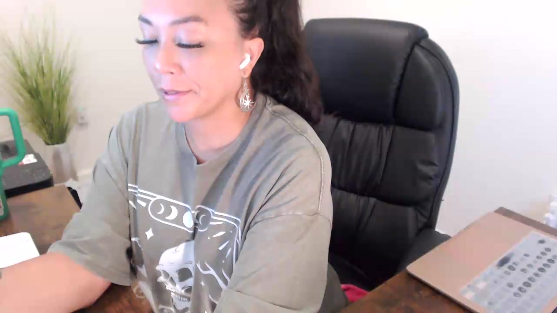 Gallery image thumbnail from MickaylaStar's myfreecams stream on, 07/10/2026, 14:52 image 8 of 20