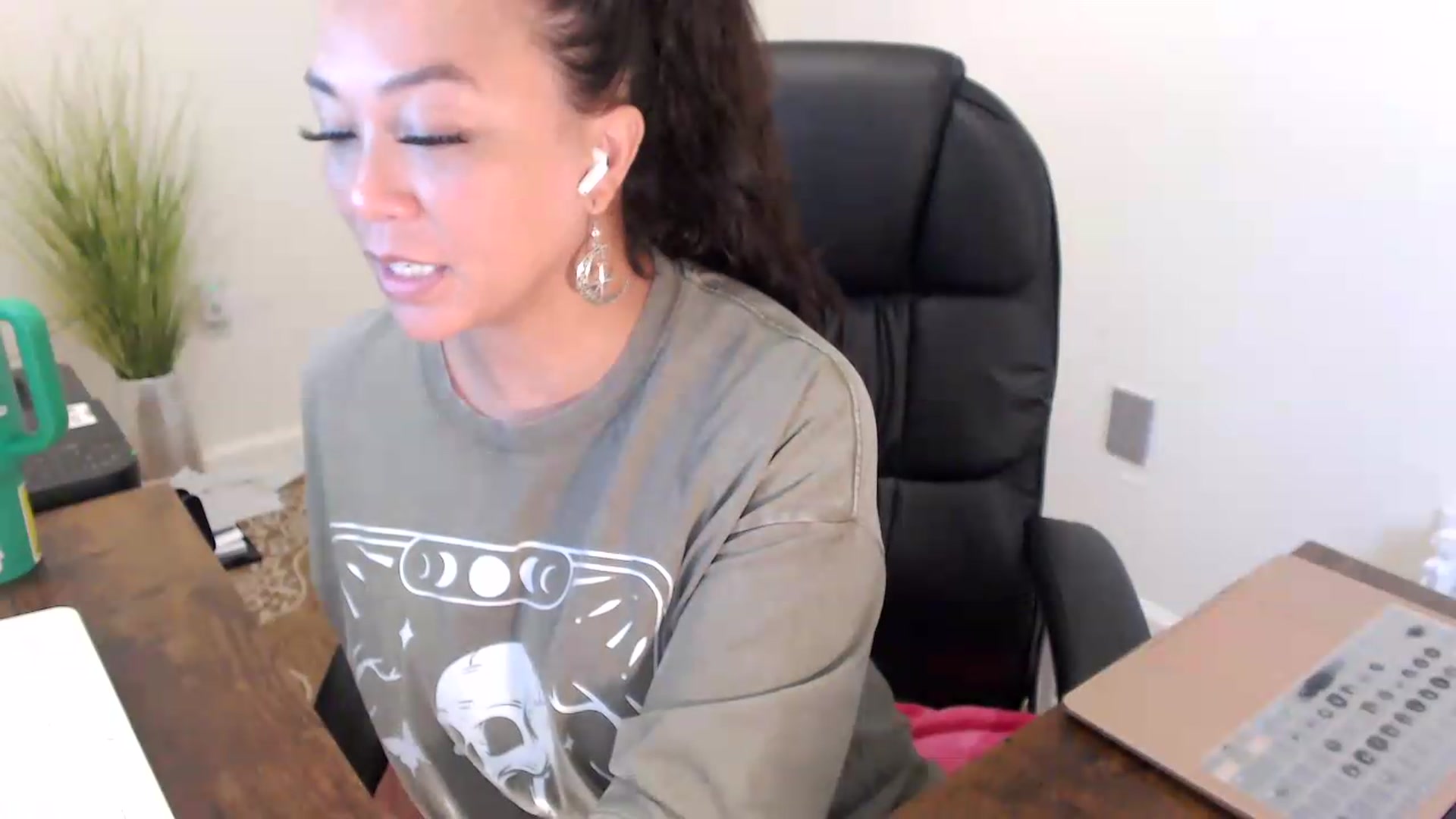 Gallery image thumbnail from MickaylaStar's myfreecams stream on, 07/10/2026, 14:52 image 18 of 20