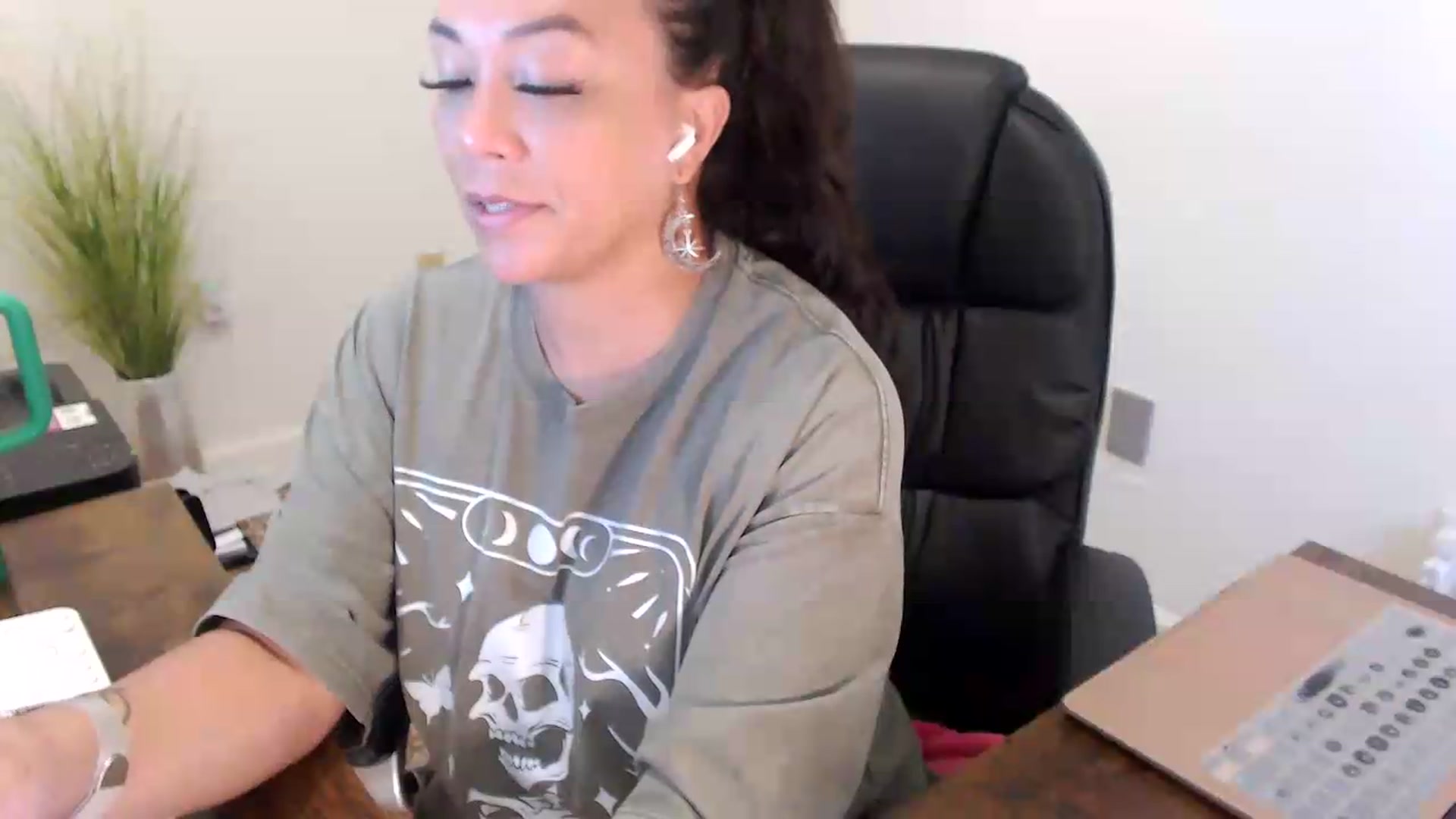 Gallery image thumbnail from MickaylaStar's myfreecams stream on, 07/10/2026, 14:52 image 19 of 20