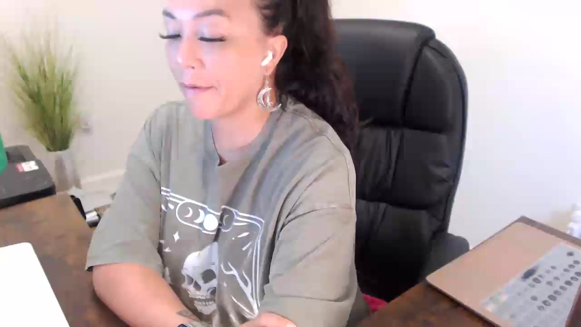 Gallery image thumbnail from MickaylaStar's myfreecams stream on, 07/10/2026, 14:52 image 4 of 20