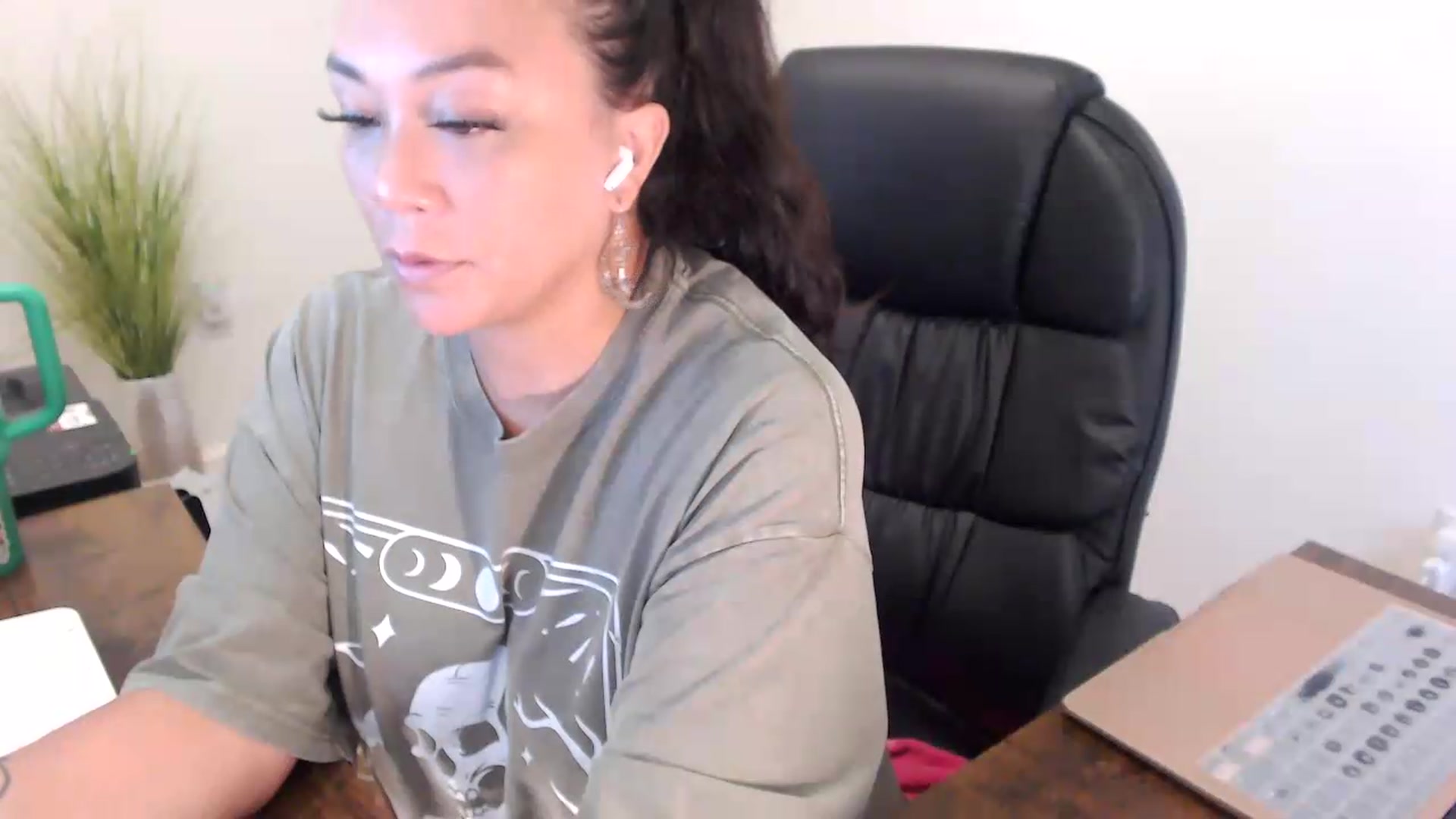 Gallery image thumbnail from MickaylaStar's myfreecams stream on, 07/10/2026, 14:52 image 9 of 20