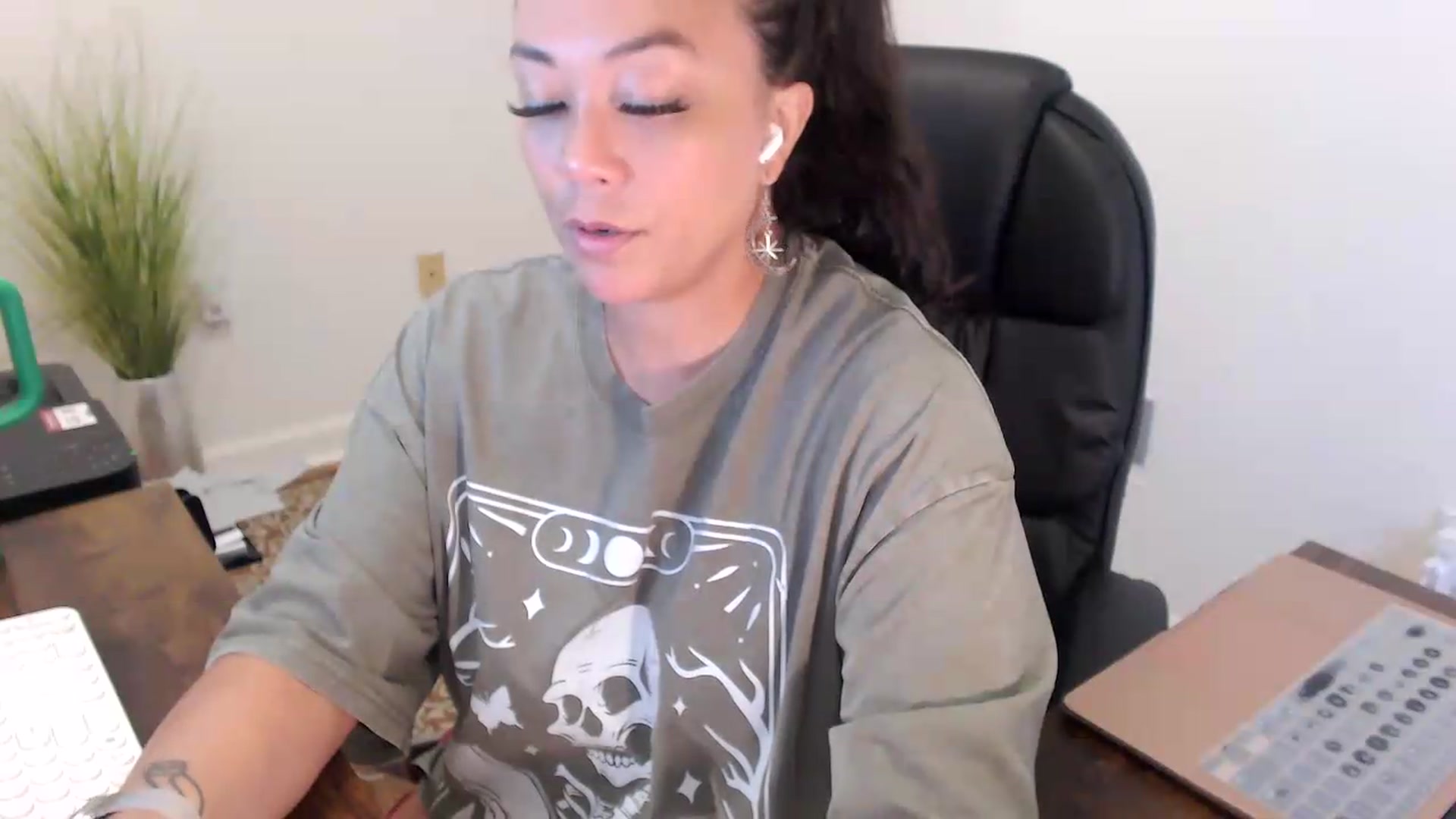 Gallery image thumbnail from MickaylaStar's myfreecams stream on, 07/10/2026, 14:52 image 13 of 20