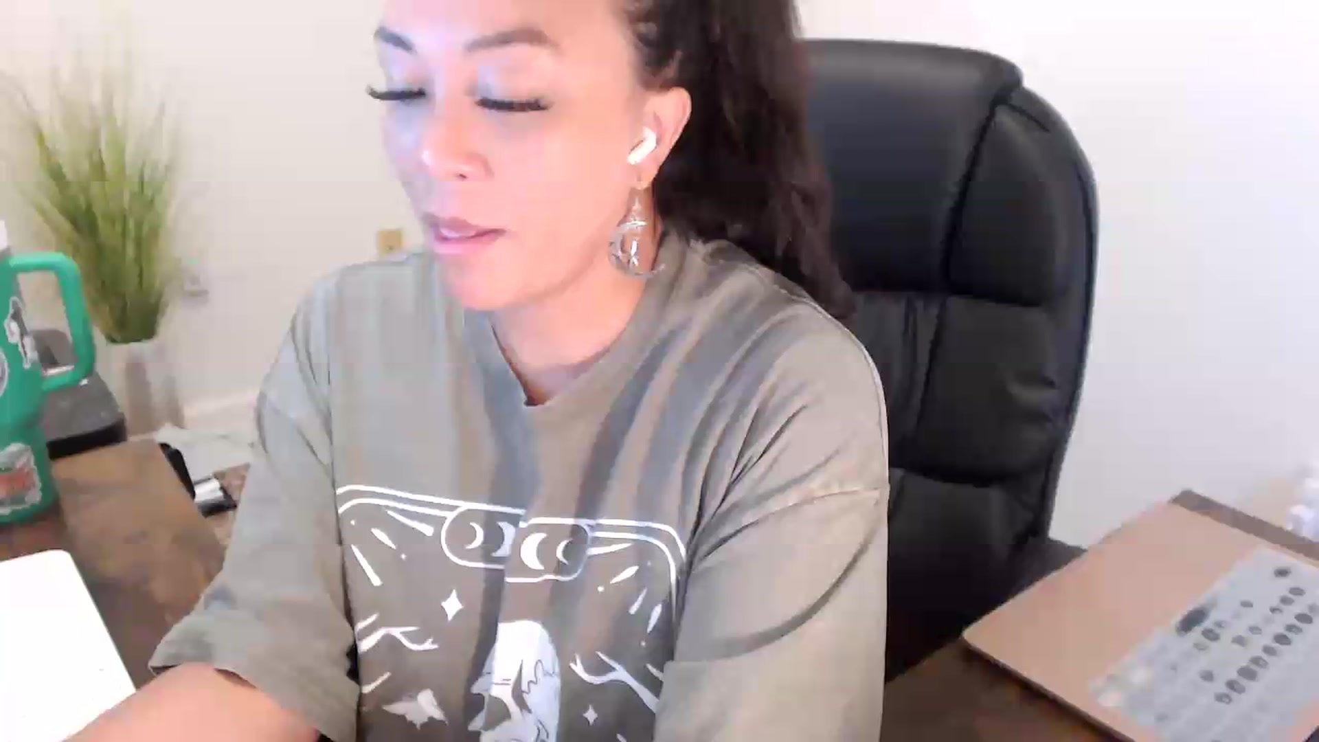Gallery image thumbnail from MickaylaStar's myfreecams stream on, 07/10/2026, 15:21 image 1 of 20