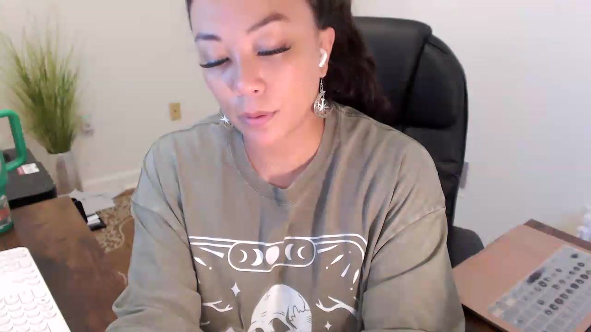 Gallery image thumbnail from MickaylaStar's myfreecams stream on, 07/10/2026, 15:21 image 18 of 20