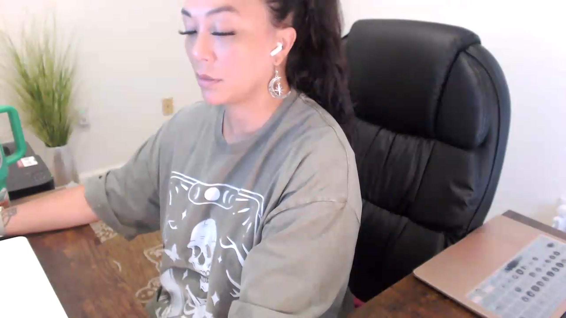 Gallery image thumbnail from MickaylaStar's myfreecams stream on, 07/10/2026, 15:21 image 8 of 20