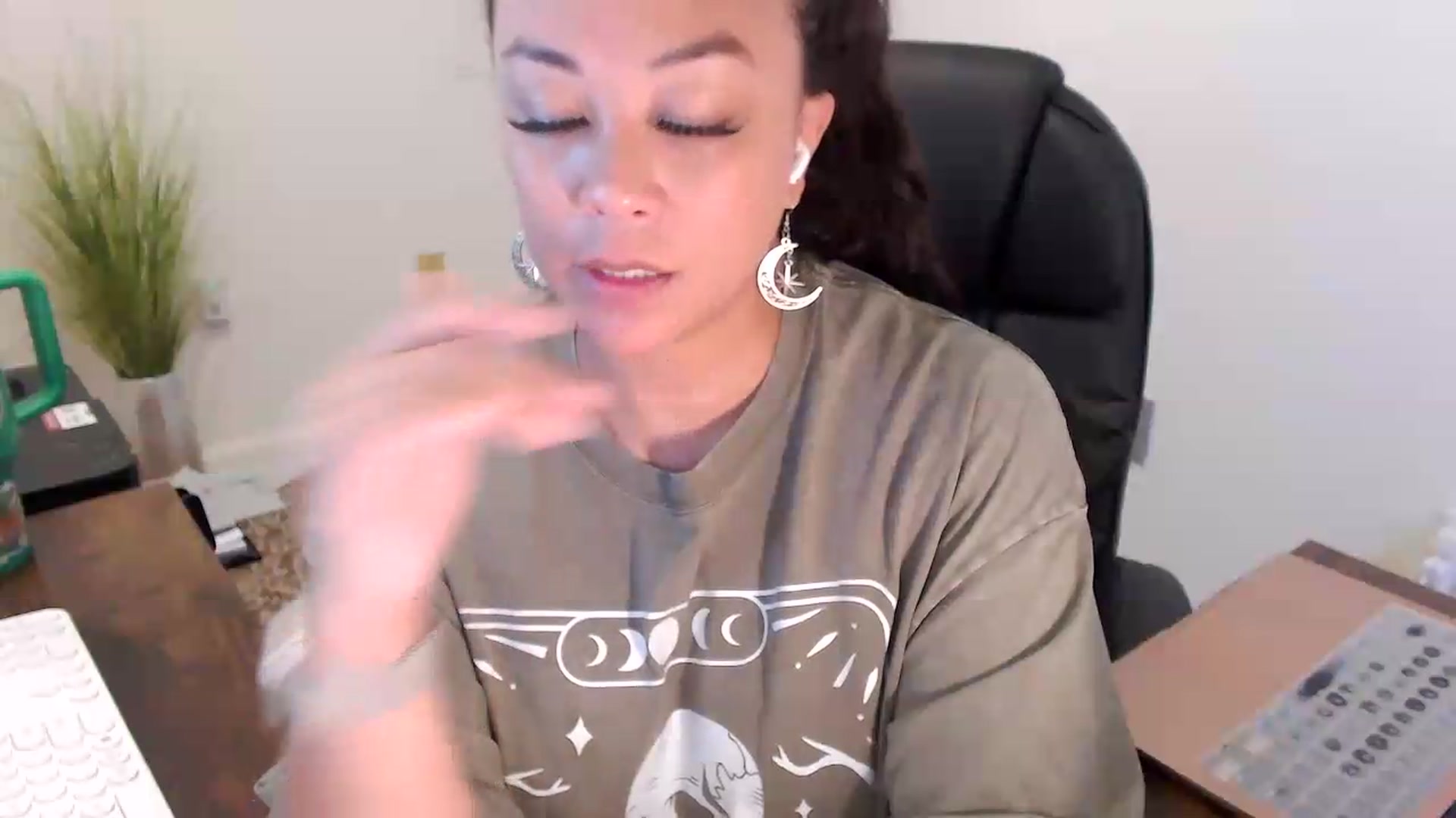 Gallery image thumbnail from MickaylaStar's myfreecams stream on, 07/10/2026, 15:21 image 17 of 20