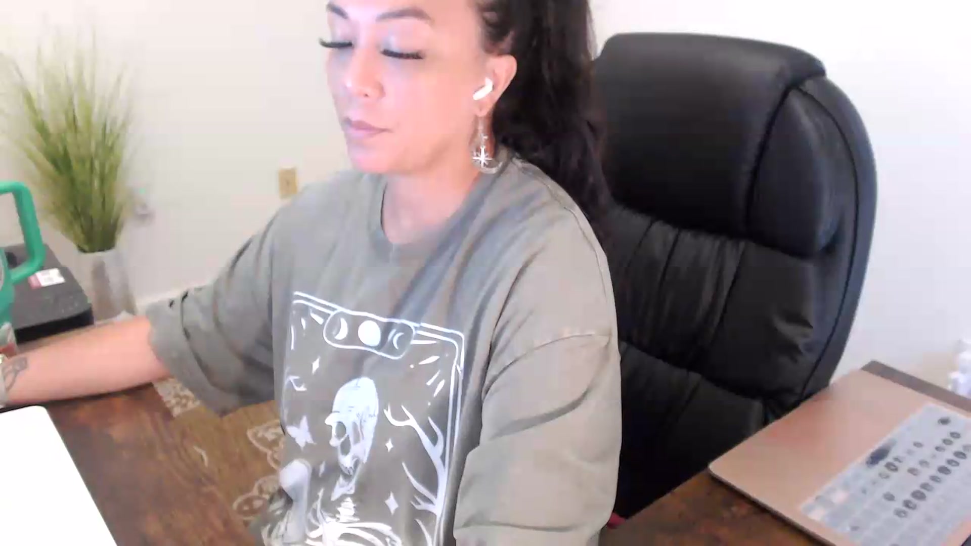Gallery image thumbnail from MickaylaStar's myfreecams stream on, 07/10/2026, 15:21 image 7 of 20