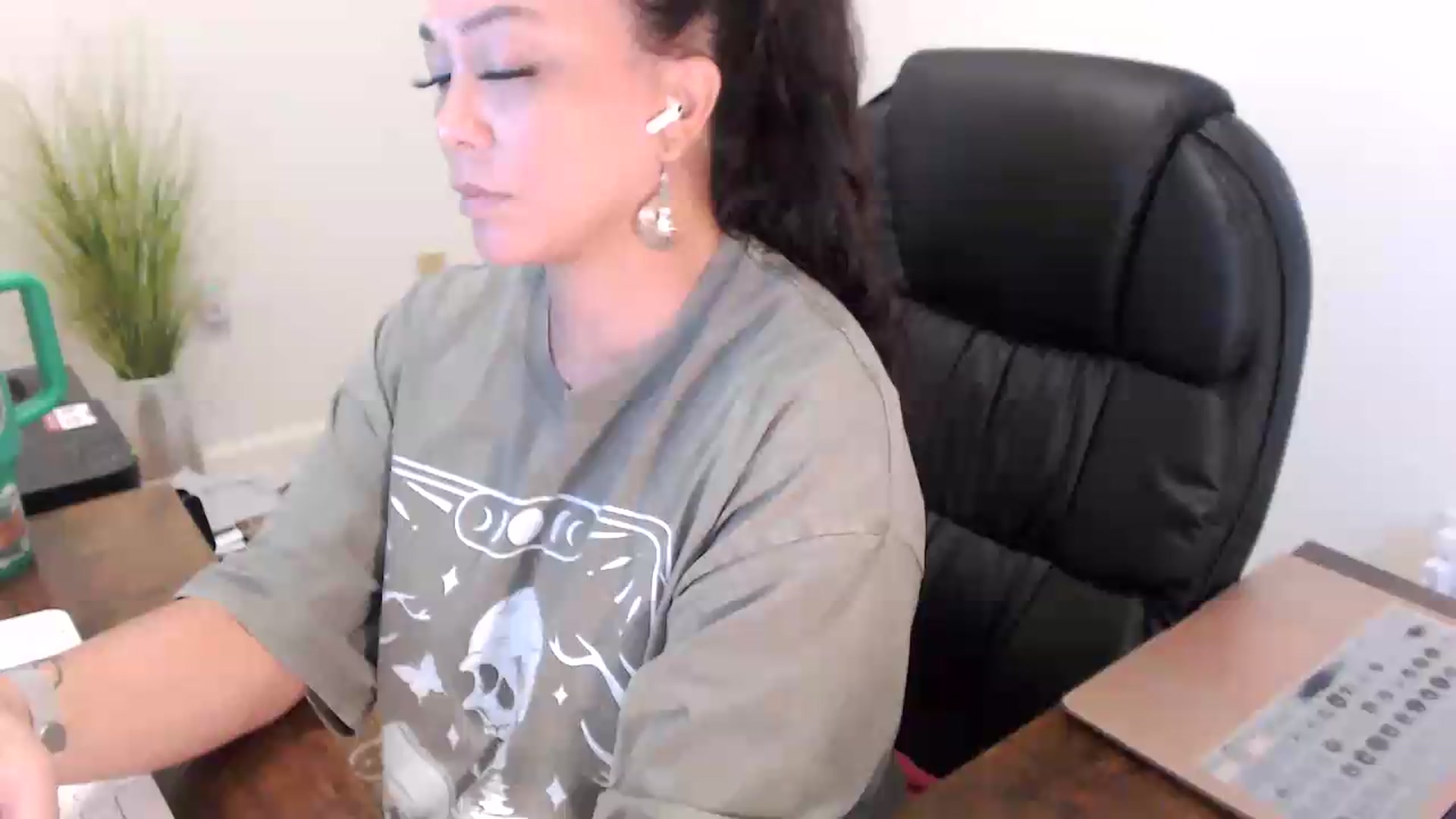 Gallery image thumbnail from MickaylaStar's myfreecams stream on, 07/10/2026, 15:21 image 11 of 20