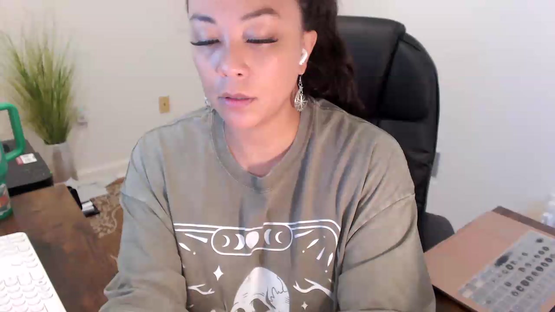 Gallery image thumbnail from MickaylaStar's myfreecams stream on, 07/10/2026, 15:21 image 19 of 20
