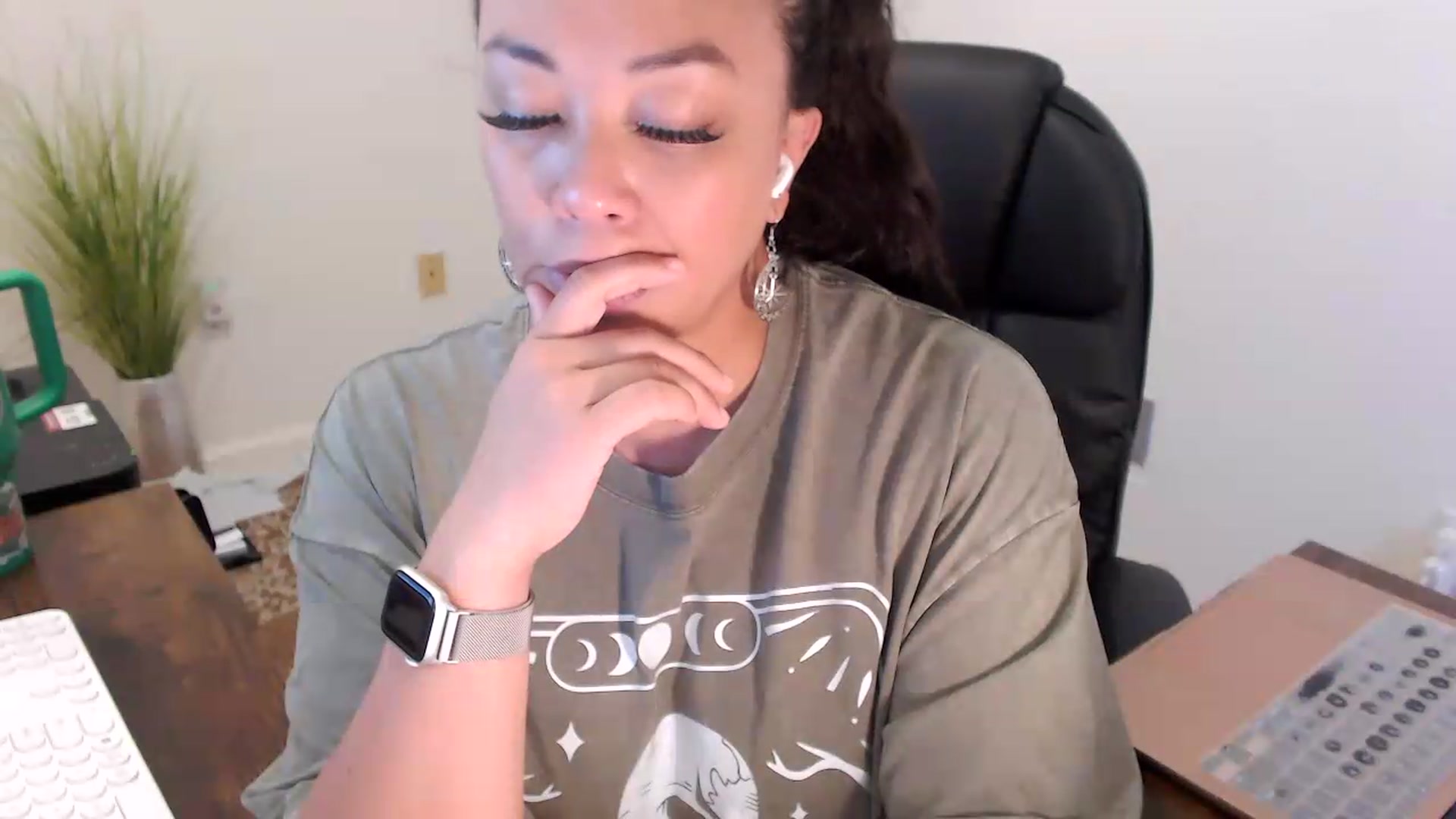 Gallery image thumbnail from MickaylaStar's myfreecams stream on, 07/10/2026, 15:21 image 16 of 20