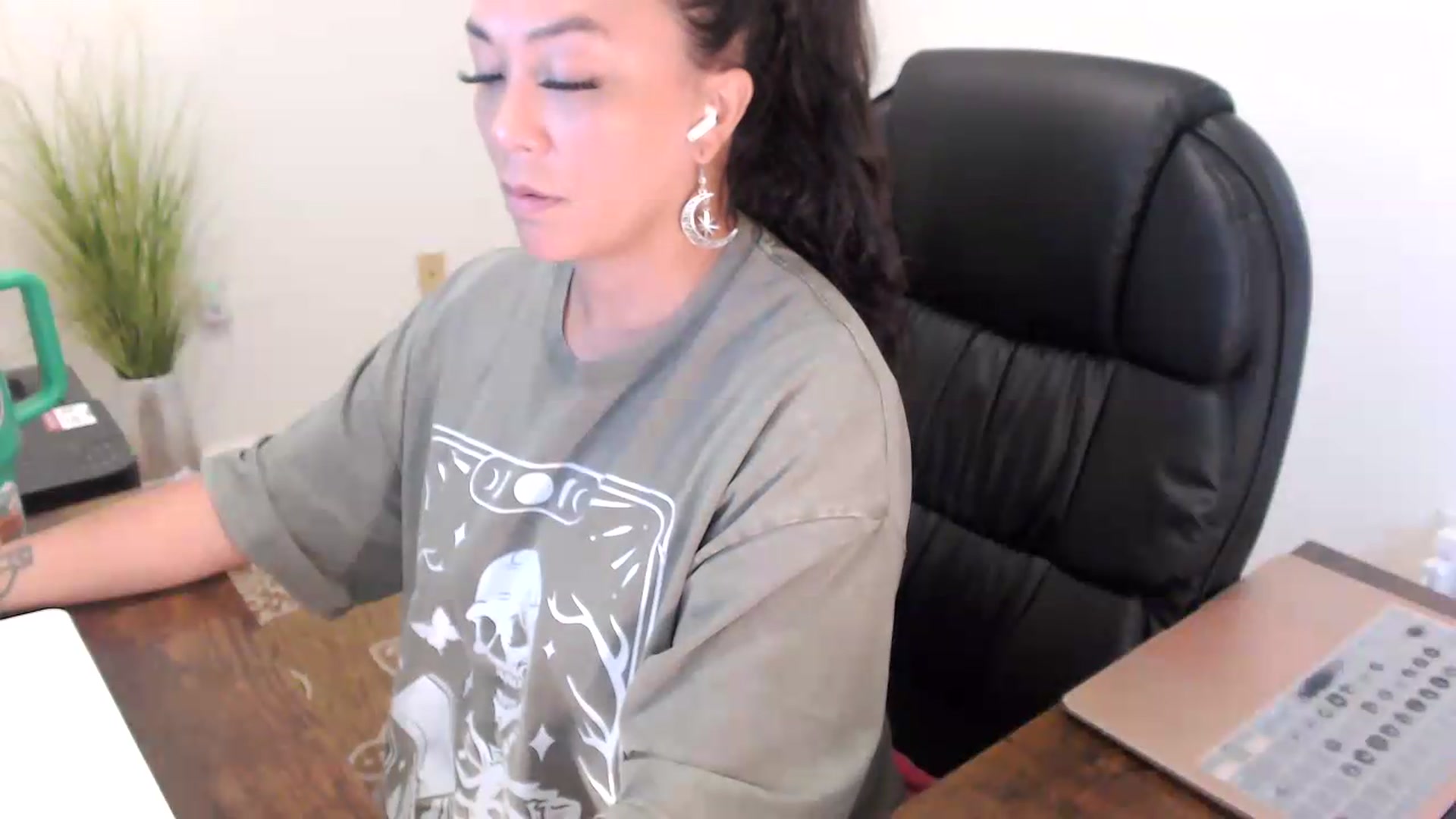 Gallery image thumbnail from MickaylaStar's myfreecams stream on, 07/10/2026, 15:21 image 12 of 20