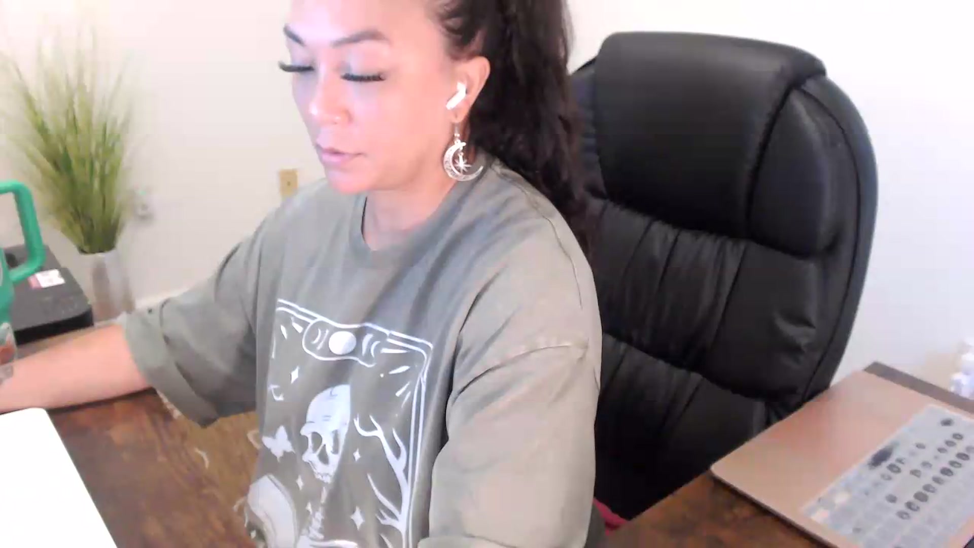 Gallery image thumbnail from MickaylaStar's myfreecams stream on, 07/10/2026, 15:21 image 13 of 20