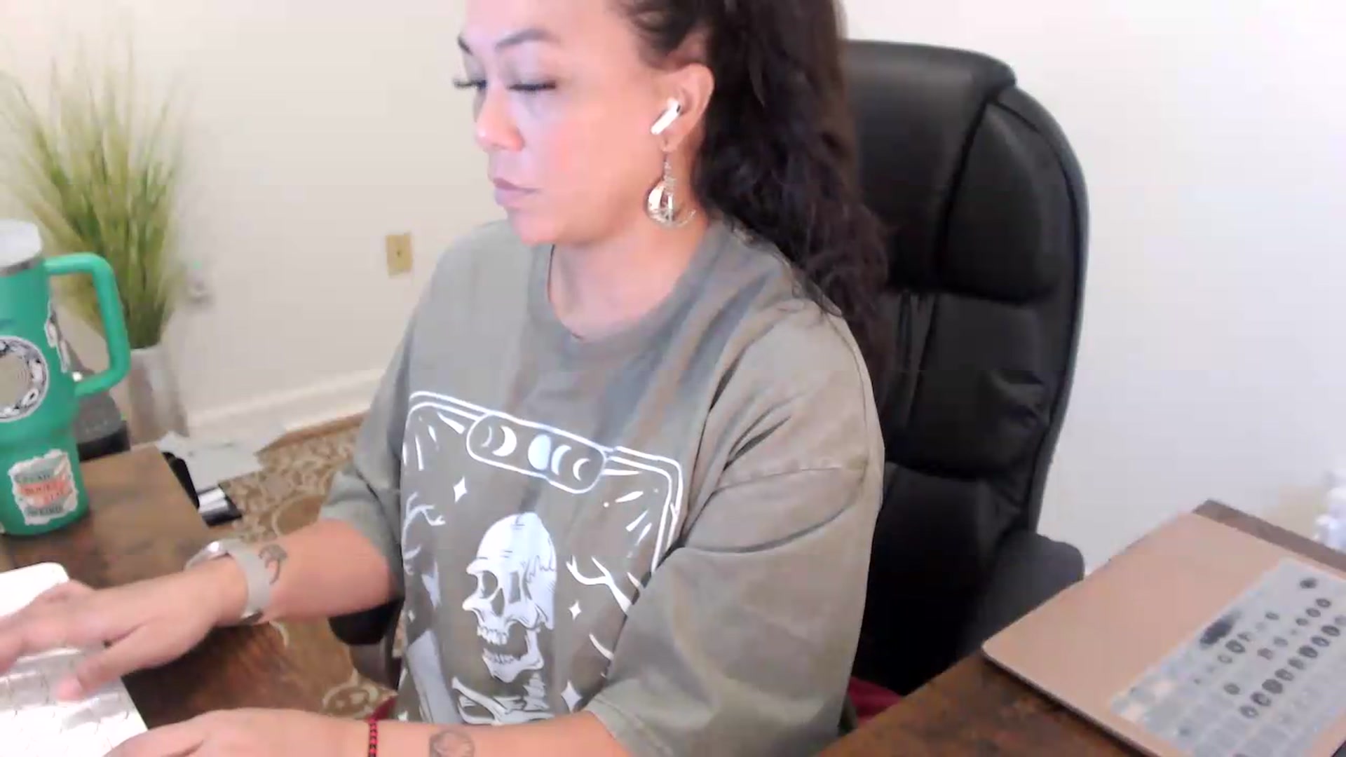 Gallery image thumbnail from MickaylaStar's myfreecams stream on, 07/10/2026, 15:37 image 4 of 20