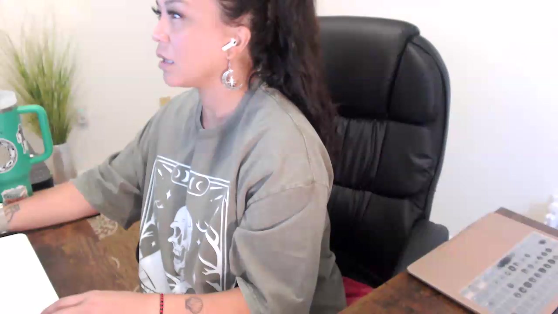 Gallery image thumbnail from MickaylaStar's myfreecams stream on, 07/10/2026, 15:37 image 7 of 20