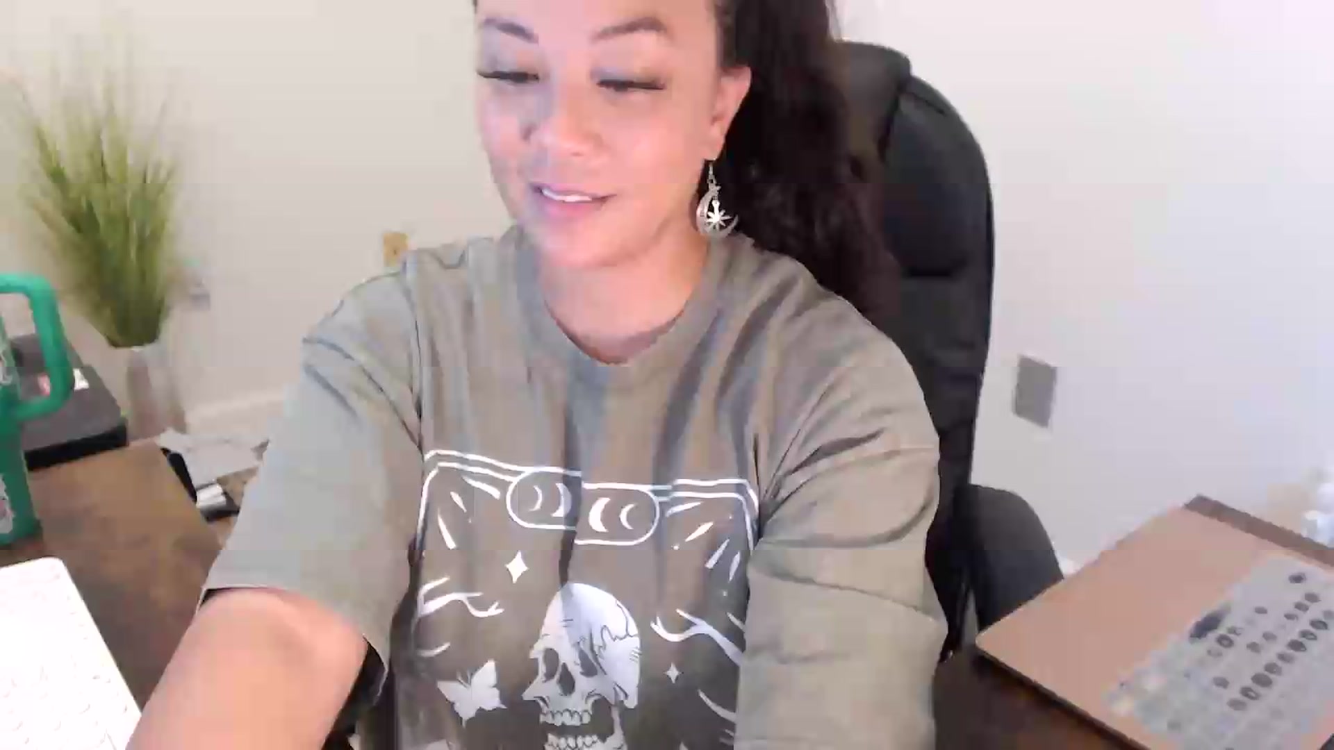 Gallery image thumbnail from MickaylaStar's myfreecams stream on, 07/10/2026, 15:37 image 18 of 20