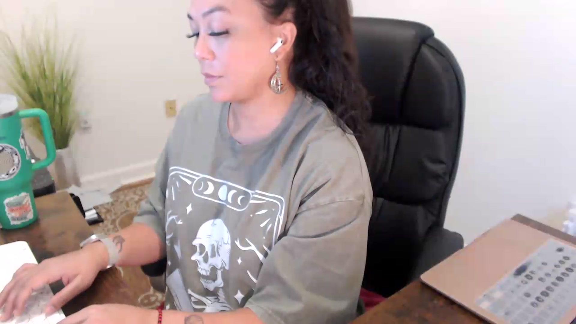 Gallery image thumbnail from MickaylaStar's myfreecams stream on, 07/10/2026, 15:37 image 3 of 20