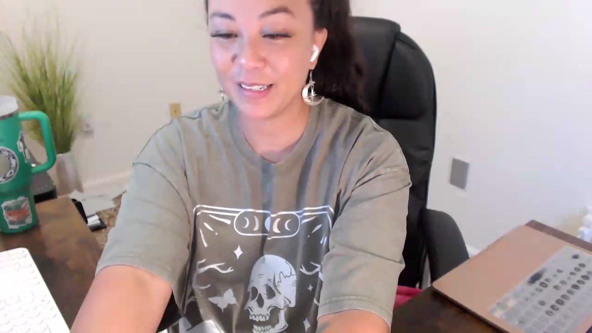 Gallery image thumbnail from MickaylaStar's myfreecams stream on, 07/10/2026, 15:37 image 10 of 20