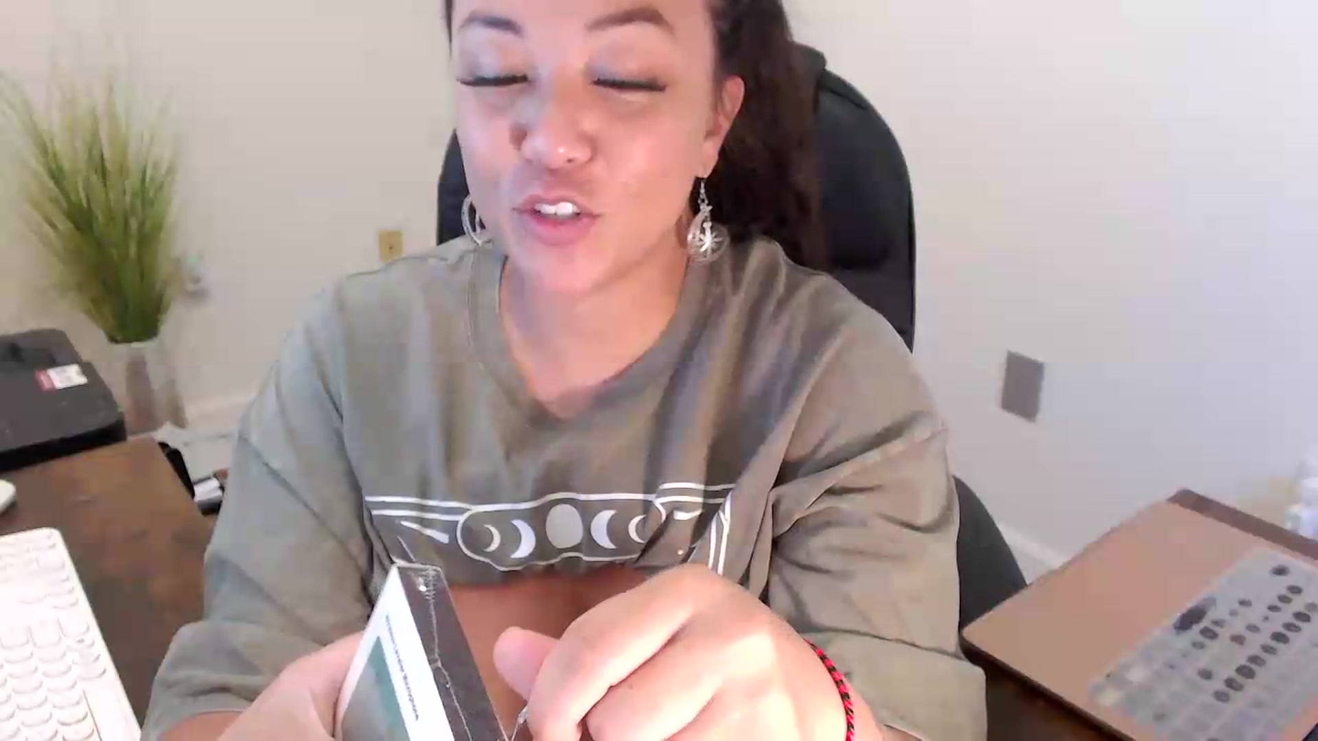 Gallery image thumbnail from MickaylaStar's myfreecams stream on, 07/10/2026, 16:44 image 11 of 20