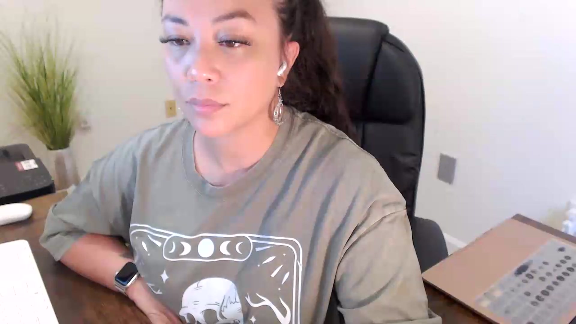 Gallery image thumbnail from MickaylaStar's myfreecams stream on, 07/10/2026, 16:44 image 14 of 20