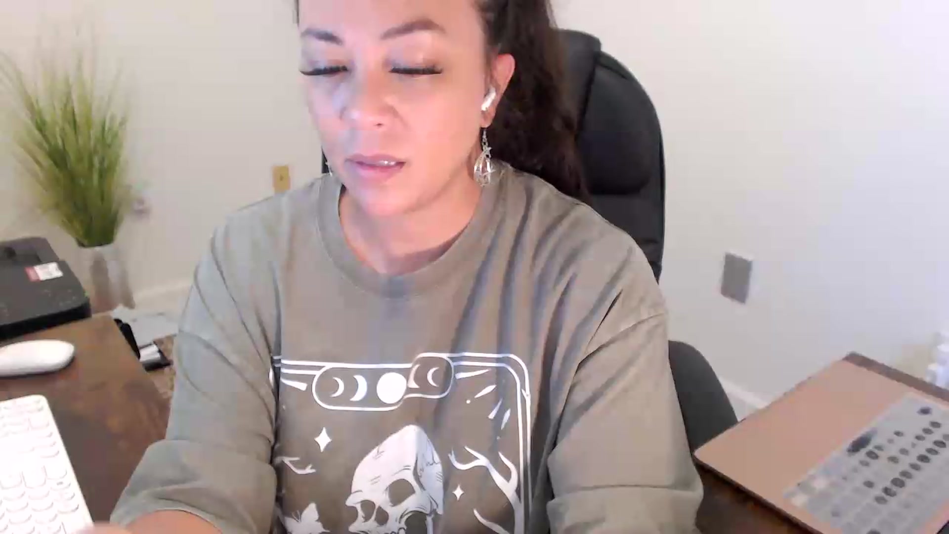 Gallery image thumbnail from MickaylaStar's myfreecams stream on, 07/10/2026, 16:44 image 16 of 20