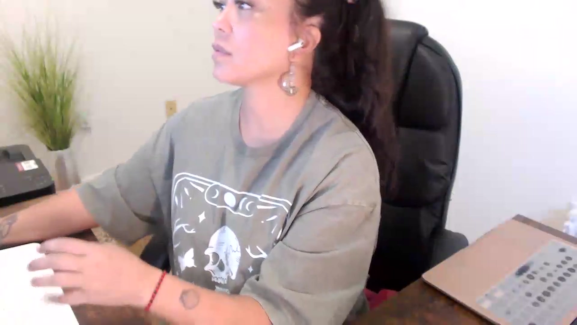 Gallery image thumbnail from MickaylaStar's myfreecams stream on, 07/10/2026, 17:23 image 11 of 20